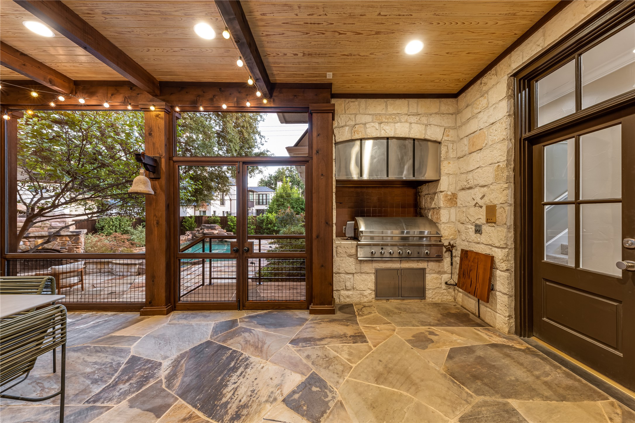 3933 Centenary Avenue