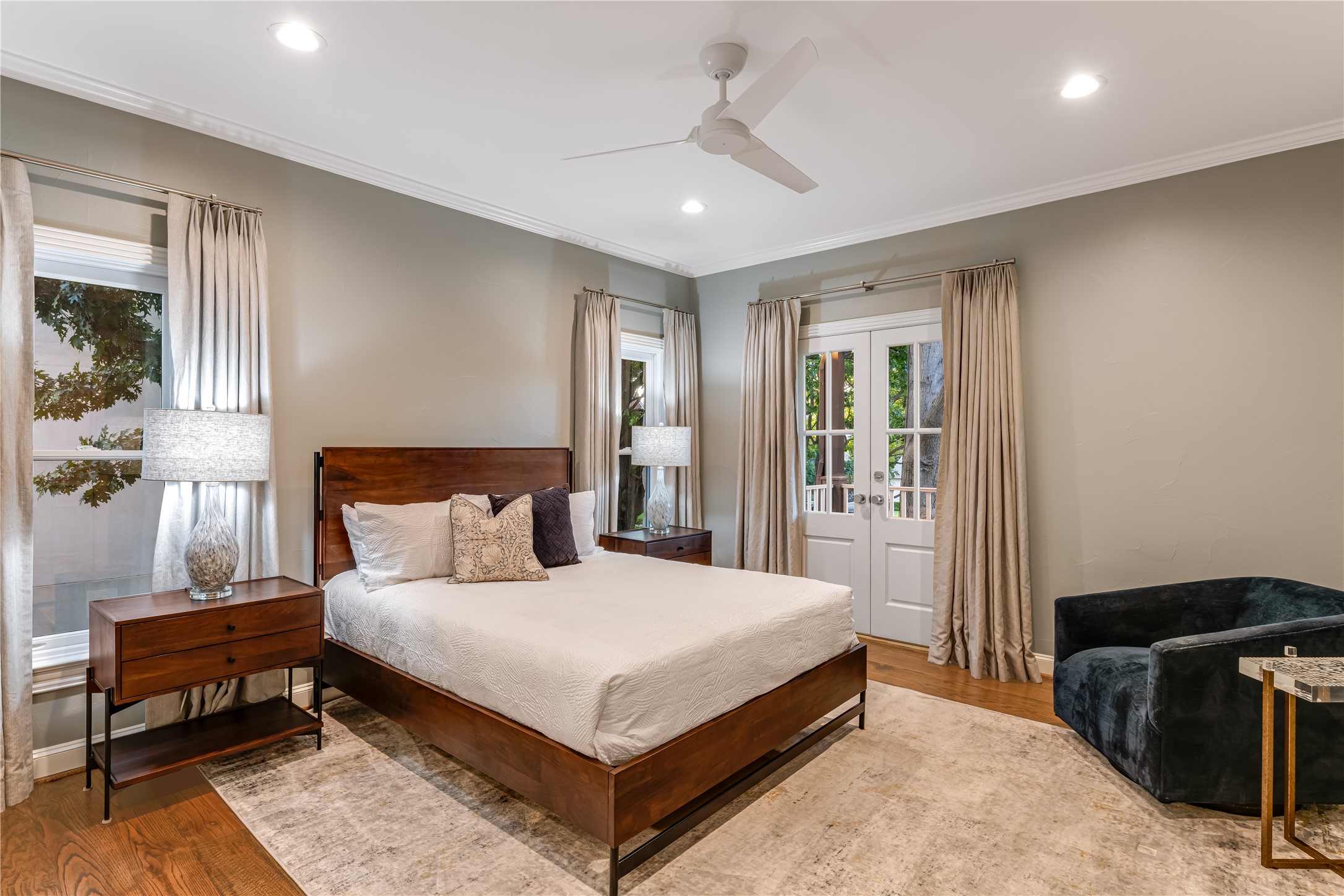 3933 Centenary Avenue