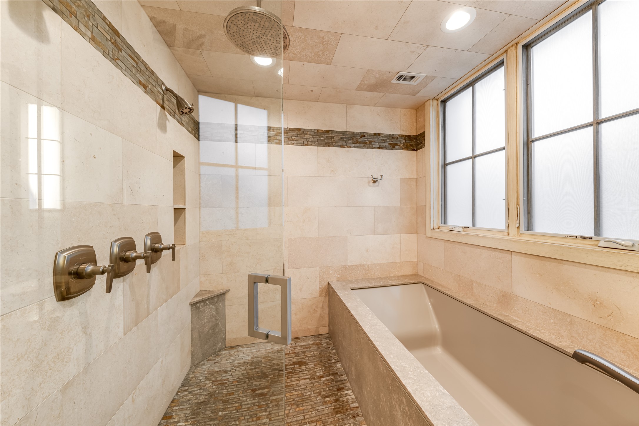 3933 Centenary Avenue