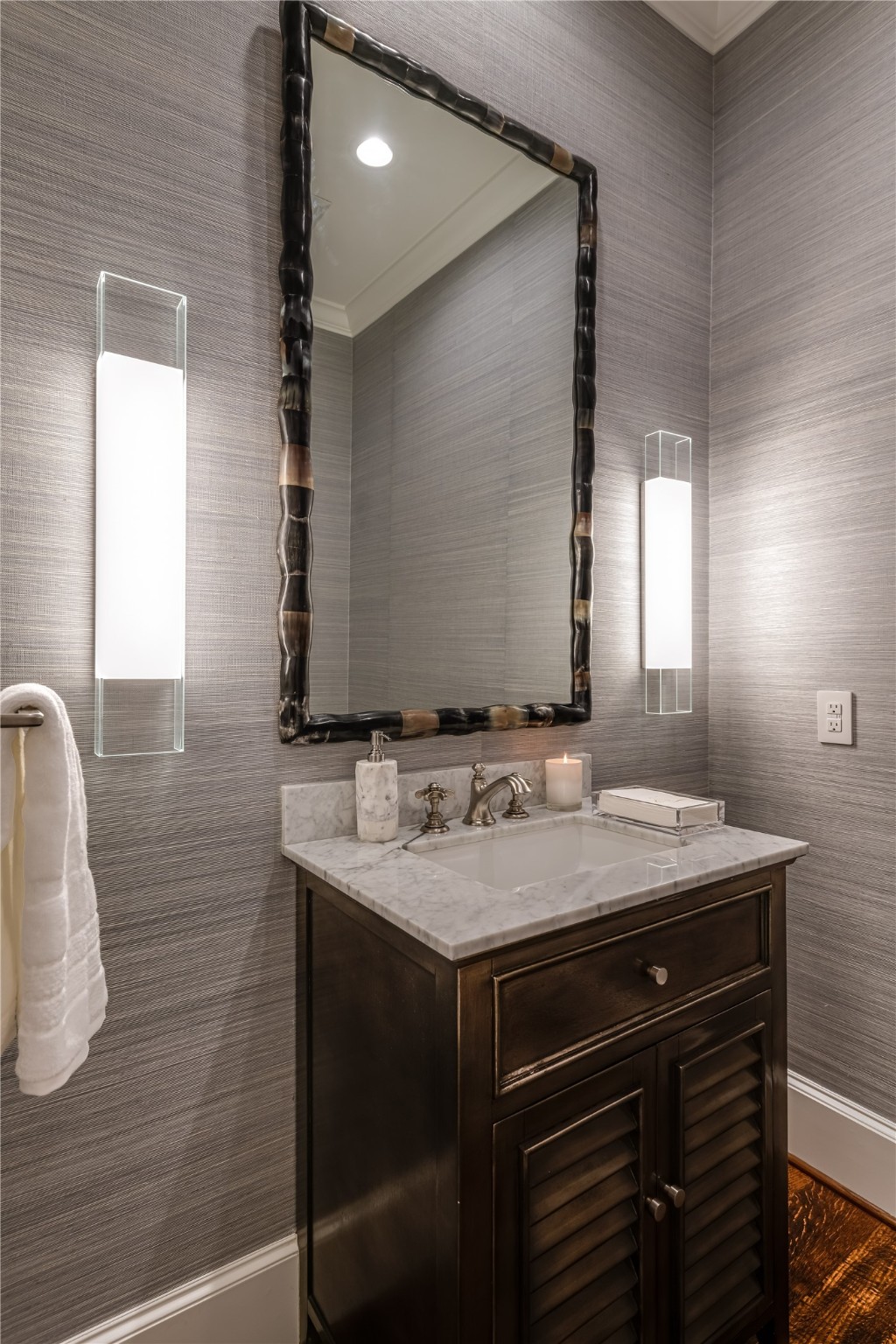 3933 Centenary Avenue