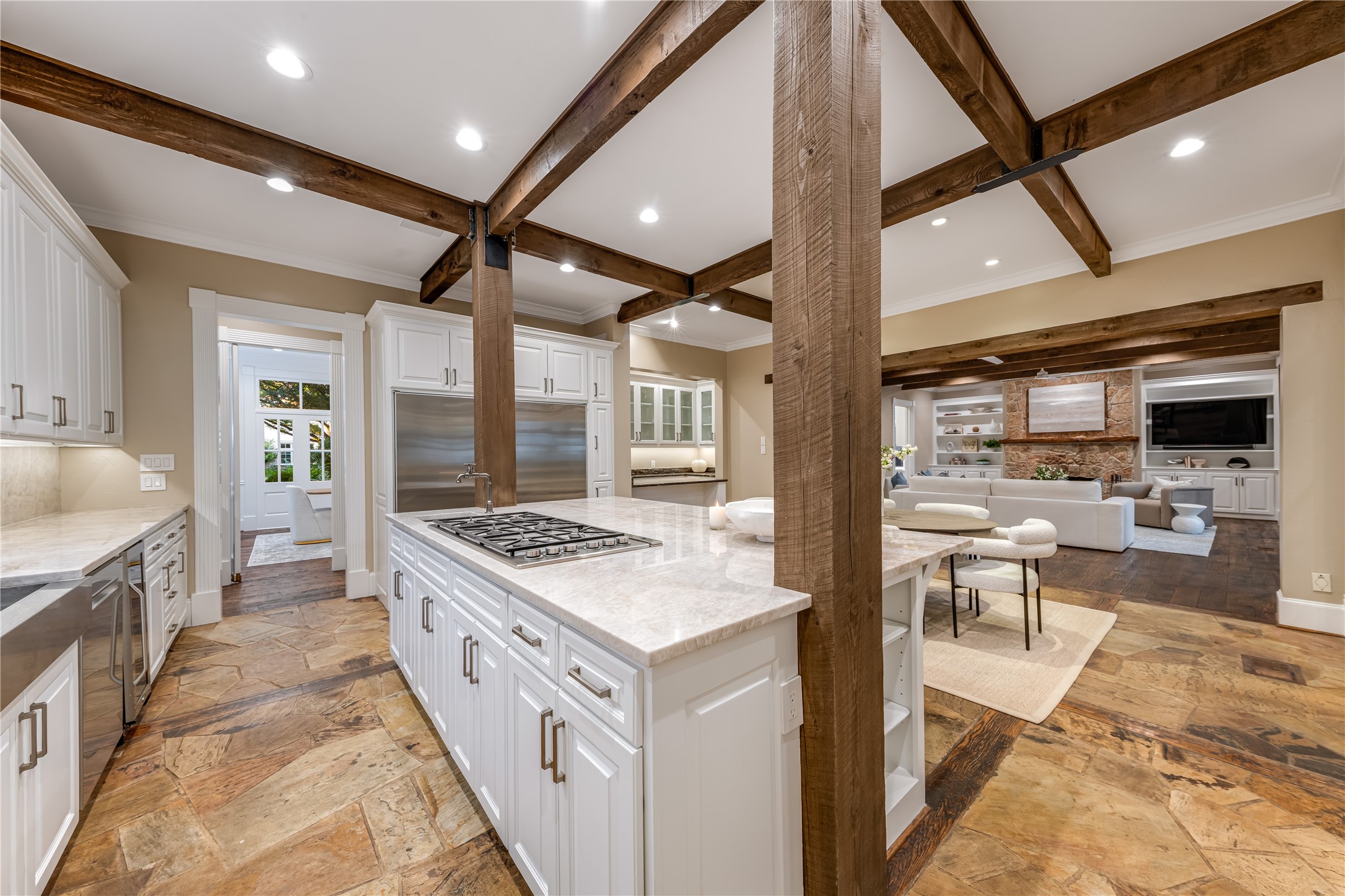 3933 Centenary Avenue