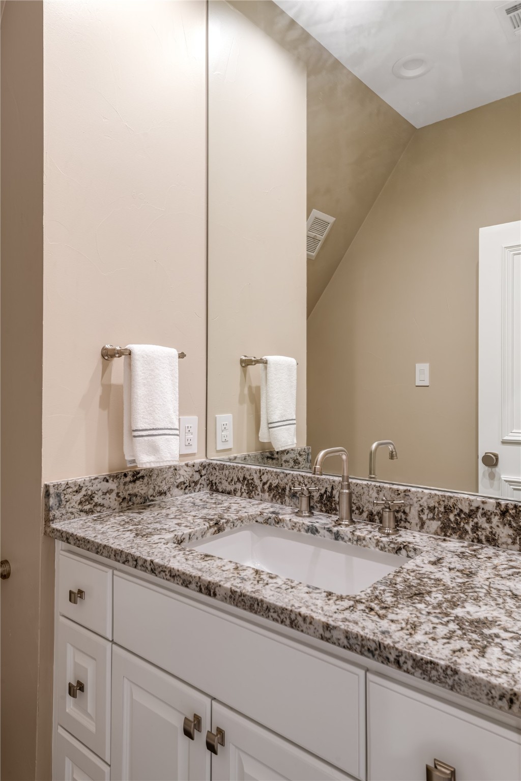 3933 Centenary Avenue