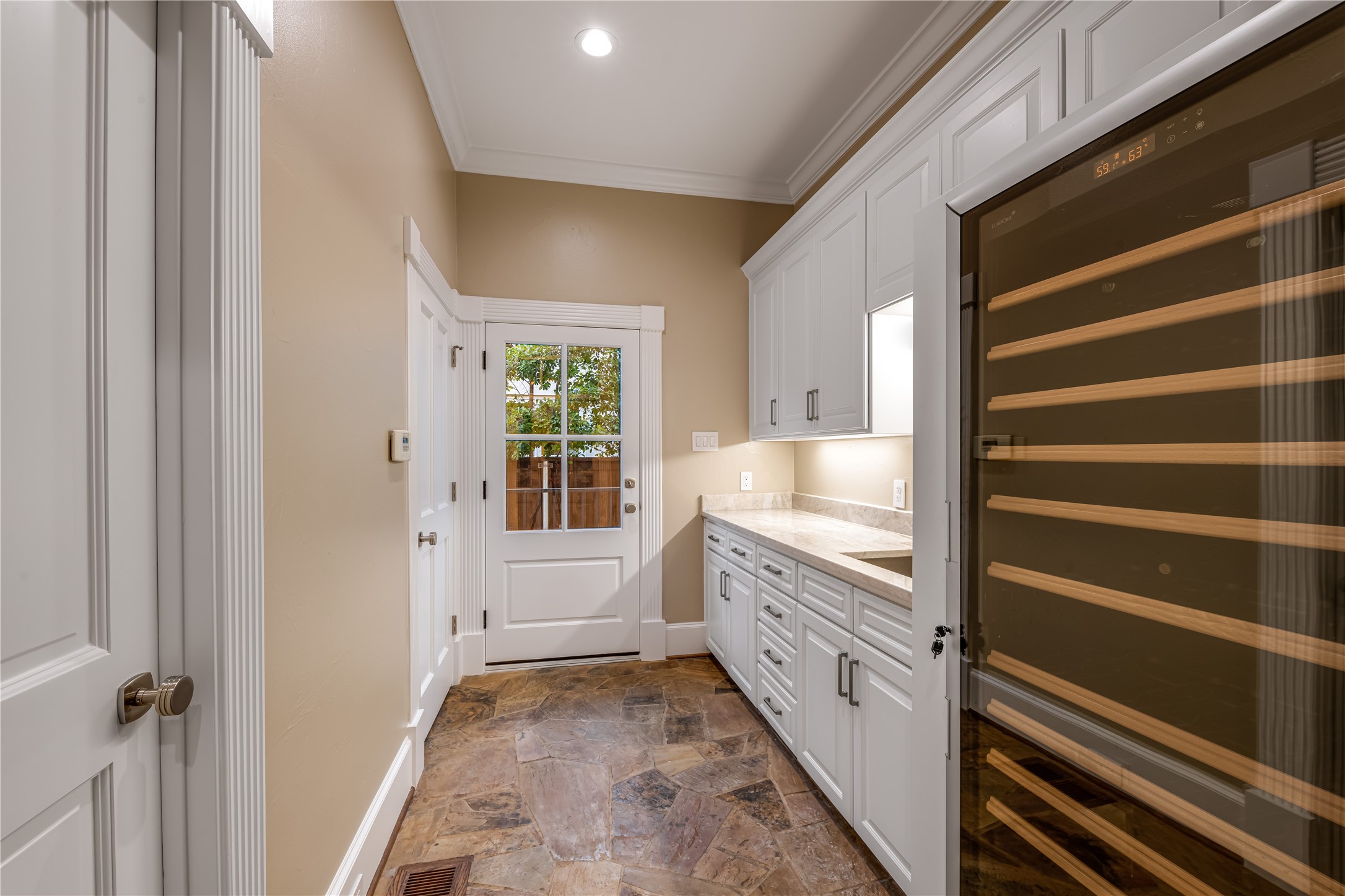 3933 Centenary Avenue