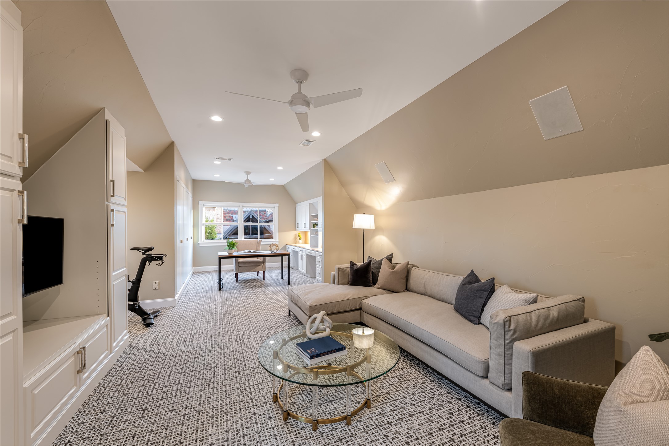 3933 Centenary Avenue