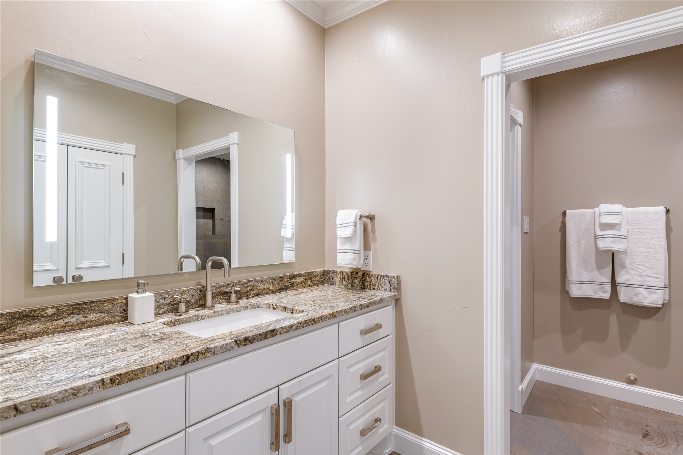 3933 Centenary Avenue