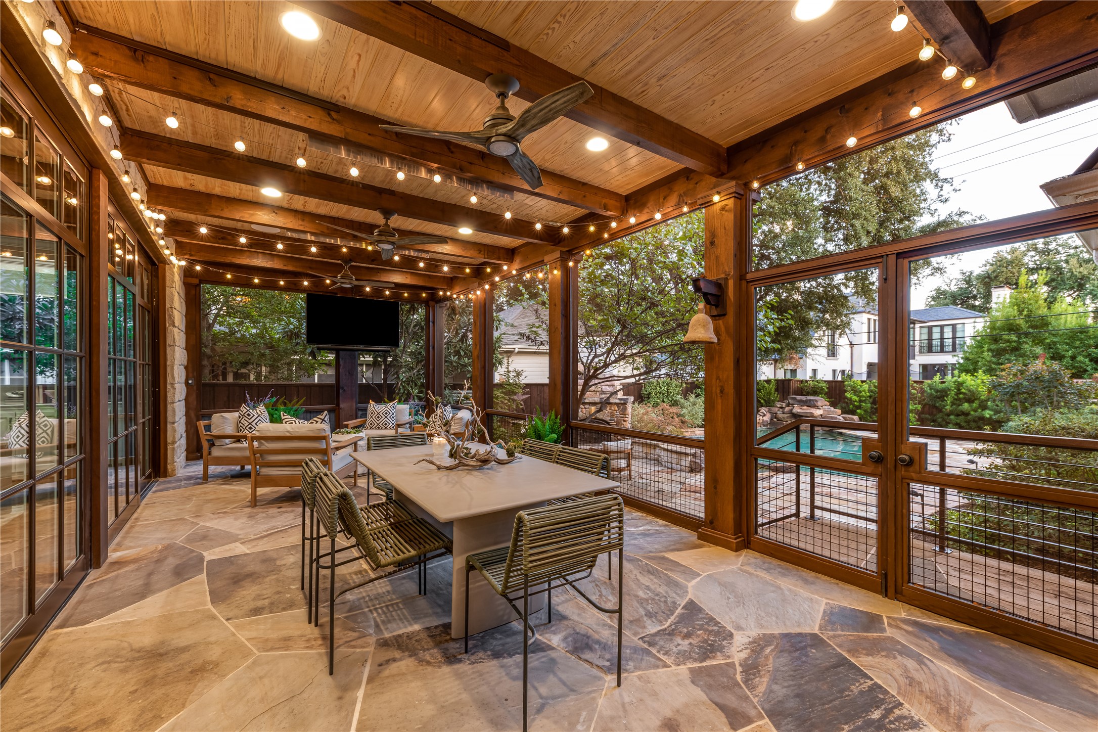 3933 Centenary Avenue