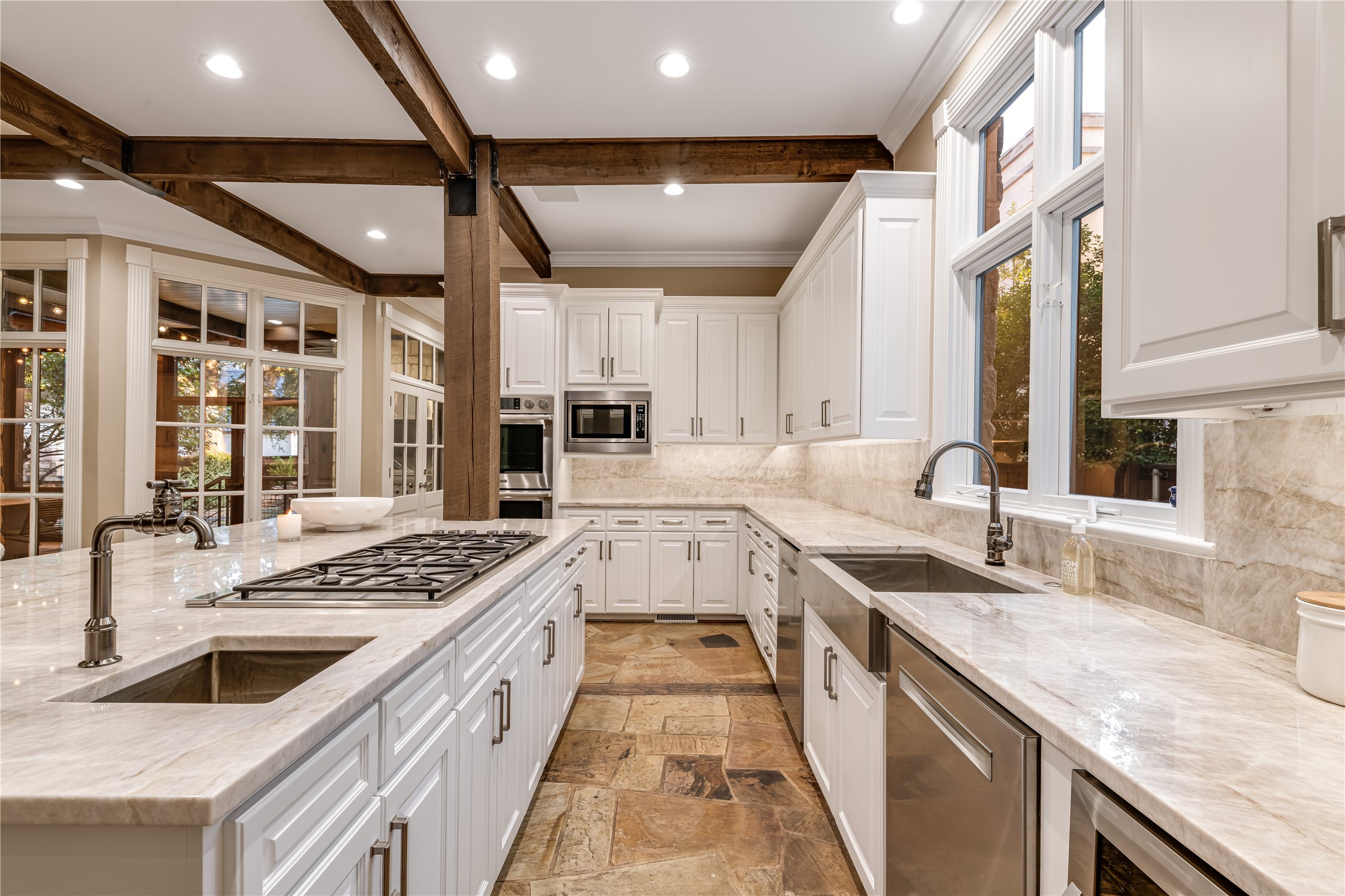 3933 Centenary Avenue