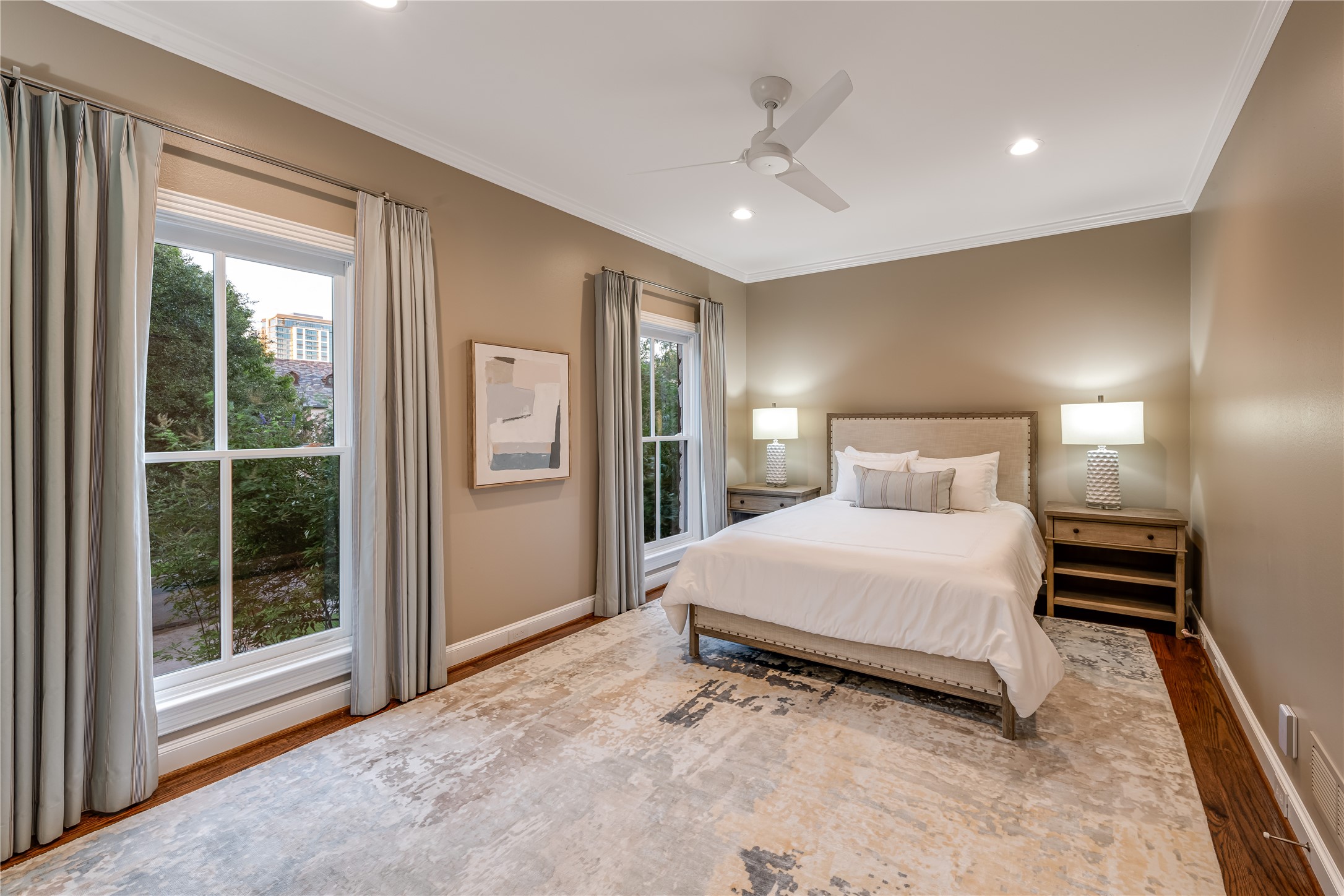 3933 Centenary Avenue