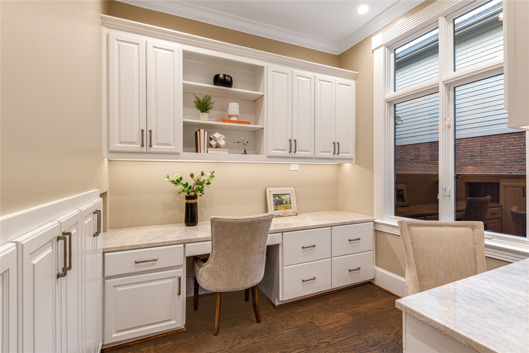 3933 Centenary Avenue