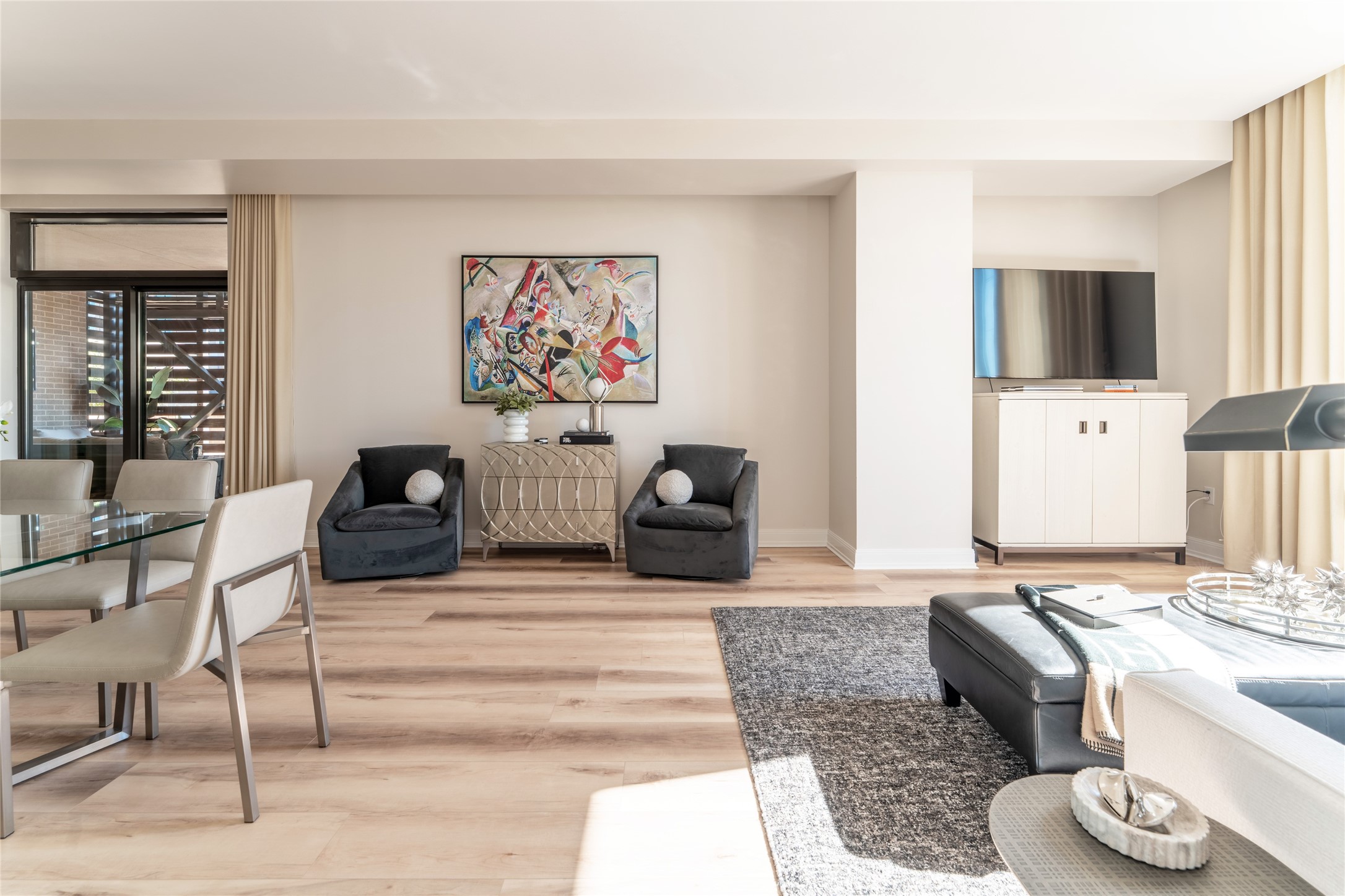 5656 N Central Expressway 207