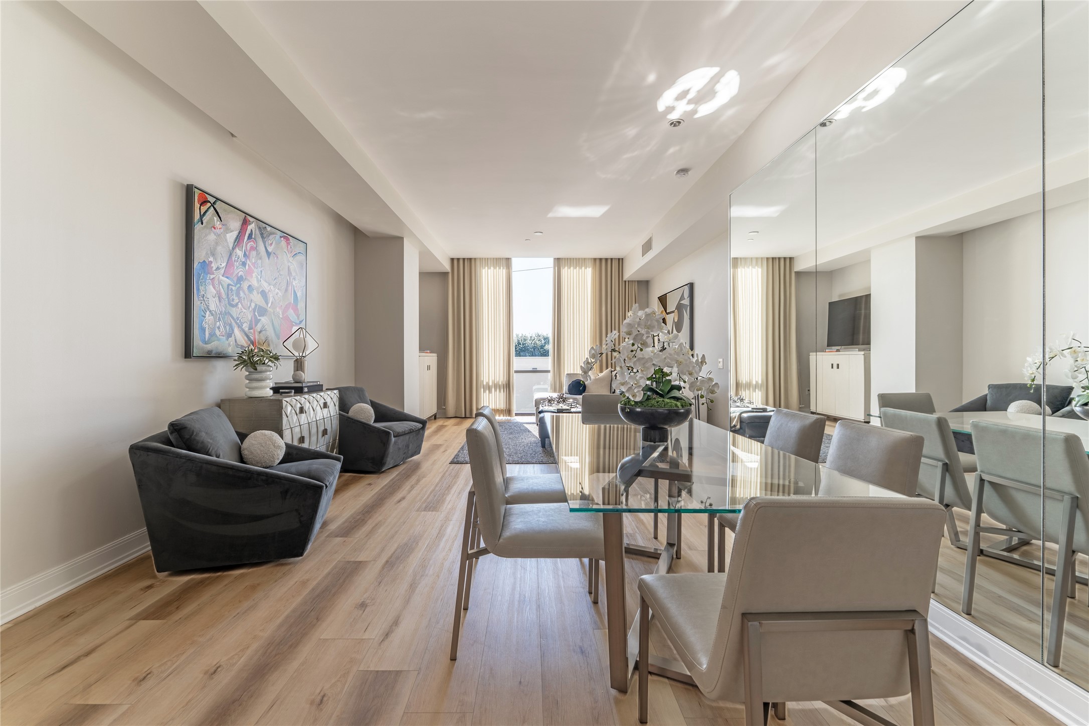 5656 N Central Expressway 207