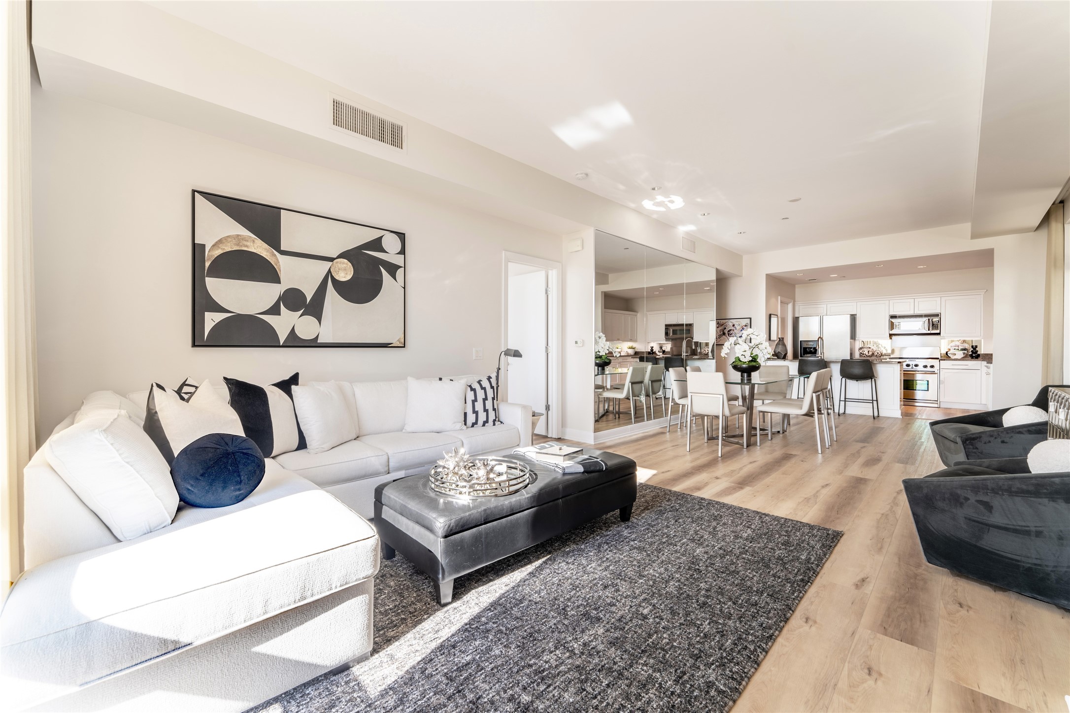 5656 N Central Expressway 207