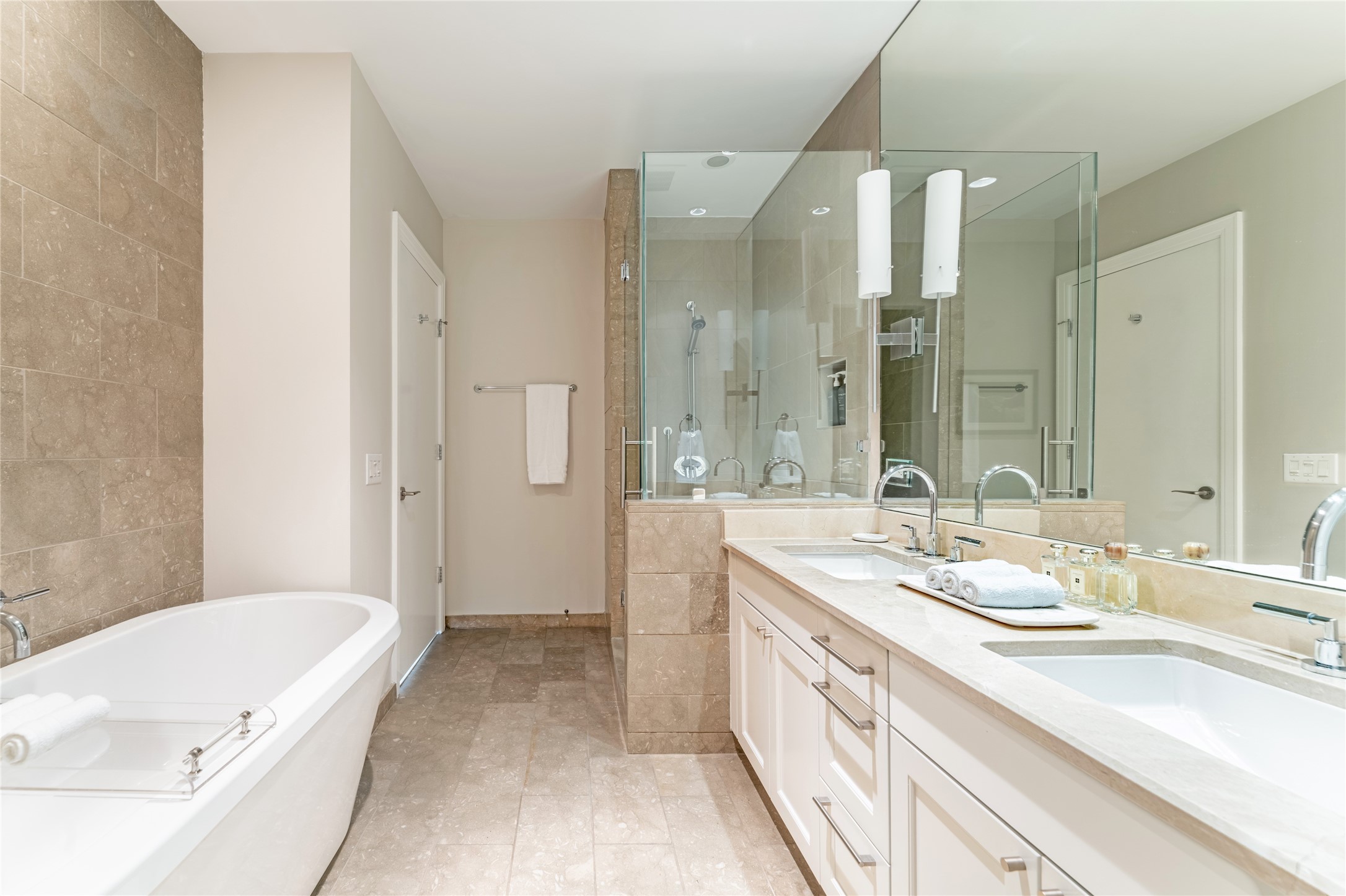 5656 N Central Expressway 207