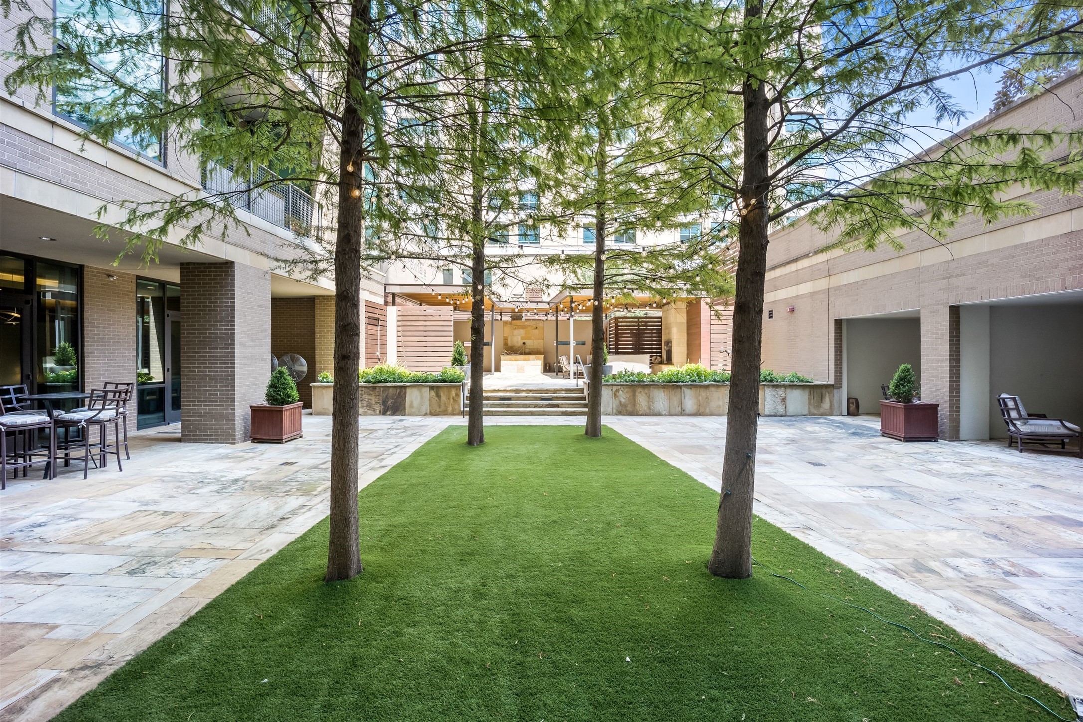 5656 N Central Expressway 207