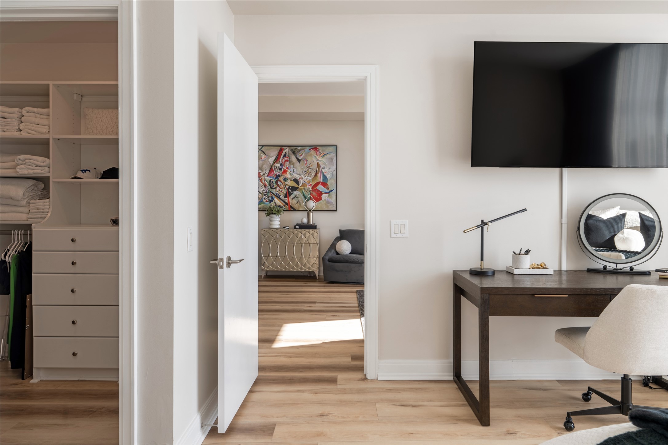 5656 N Central Expressway 207