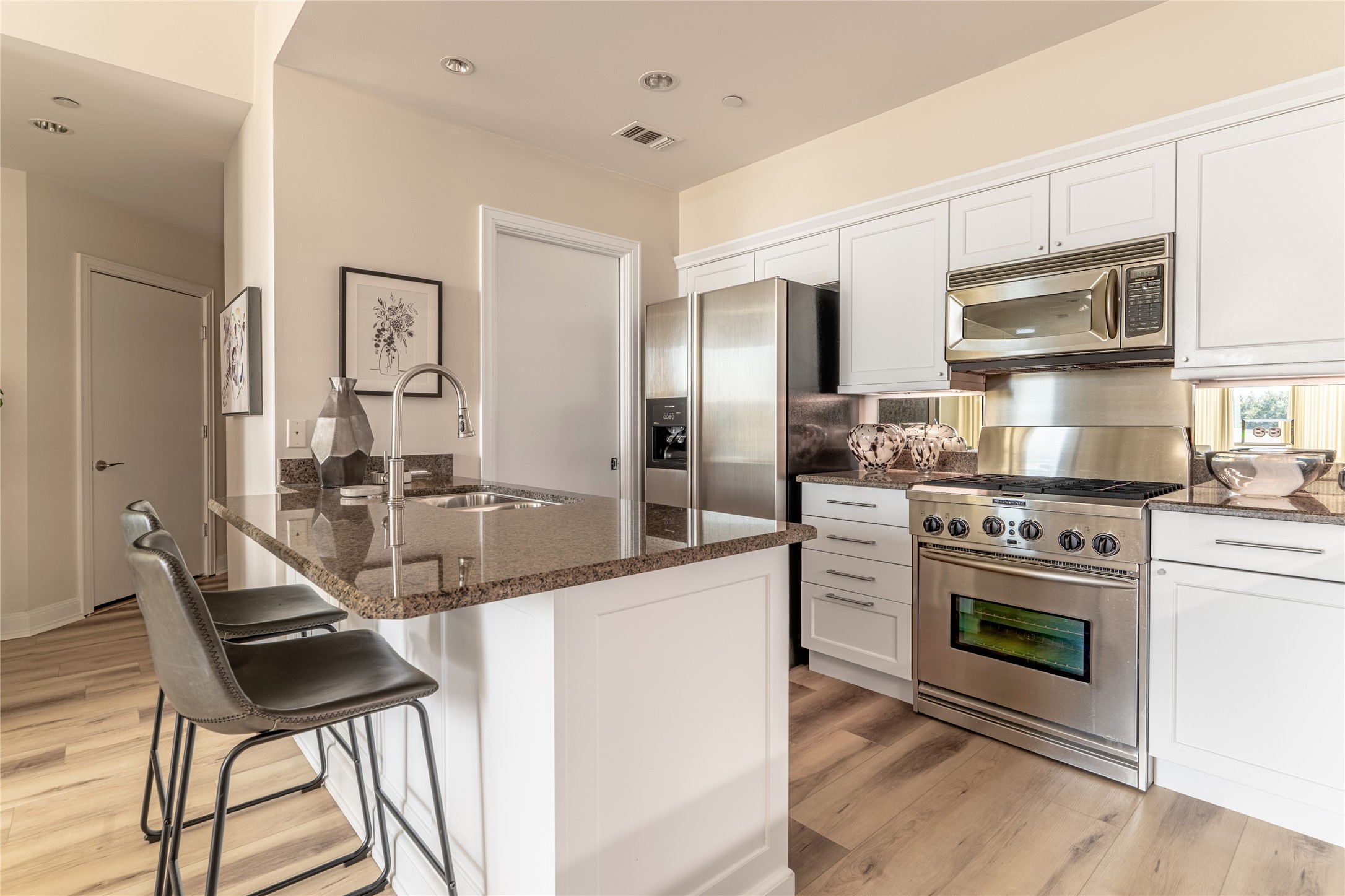 5656 N Central Expressway 207