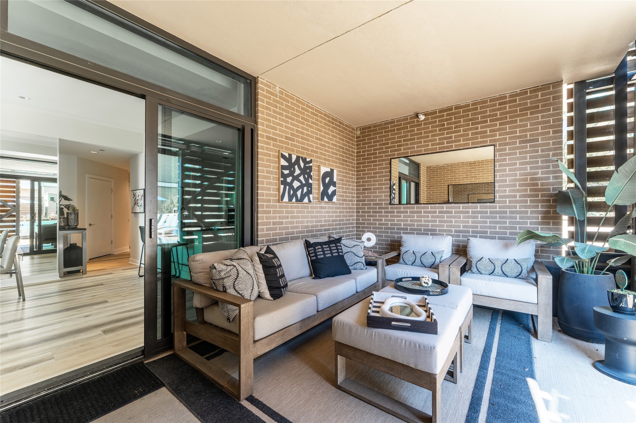 5656 N Central Expressway 207