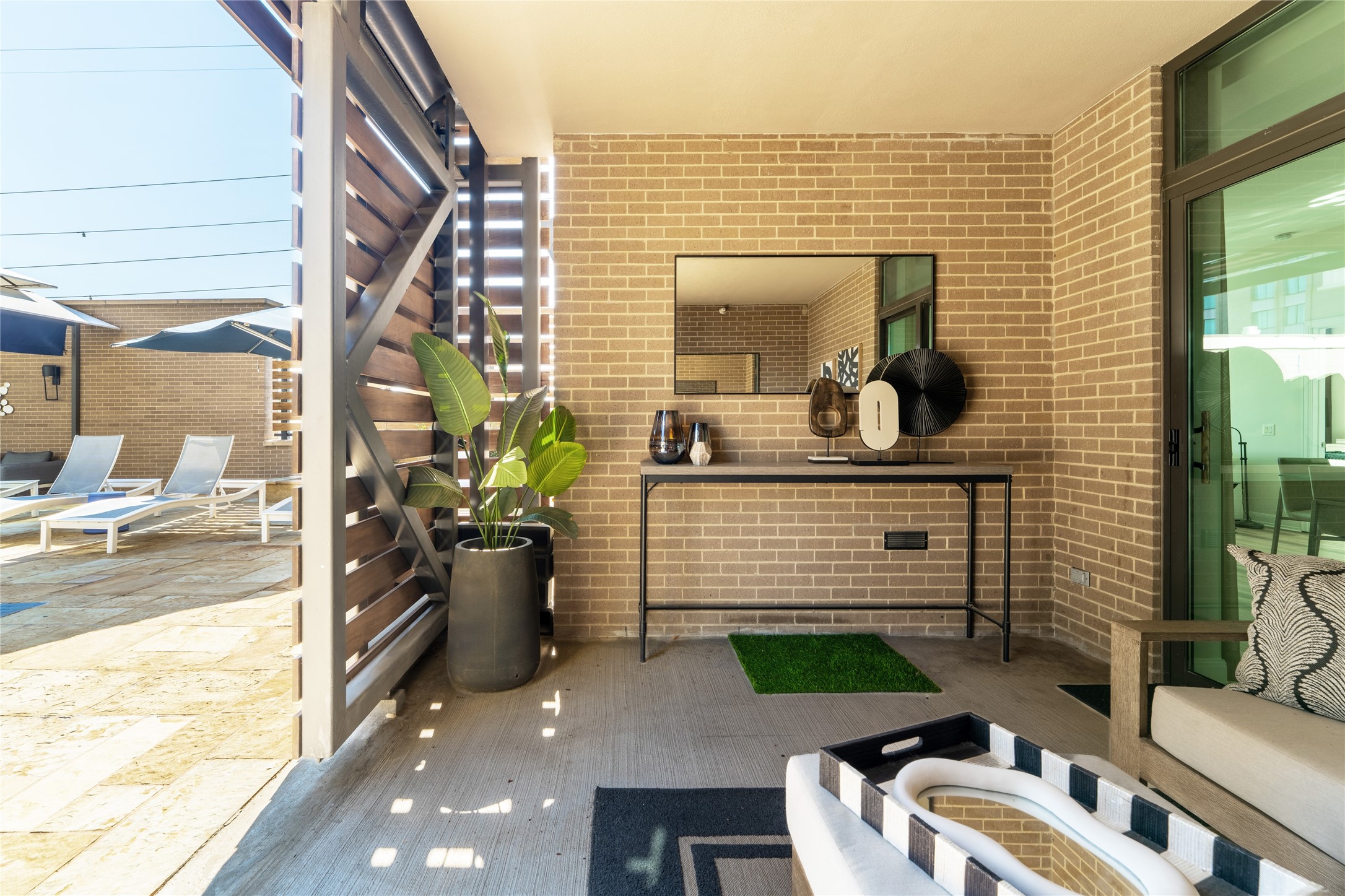 5656 N Central Expressway 207