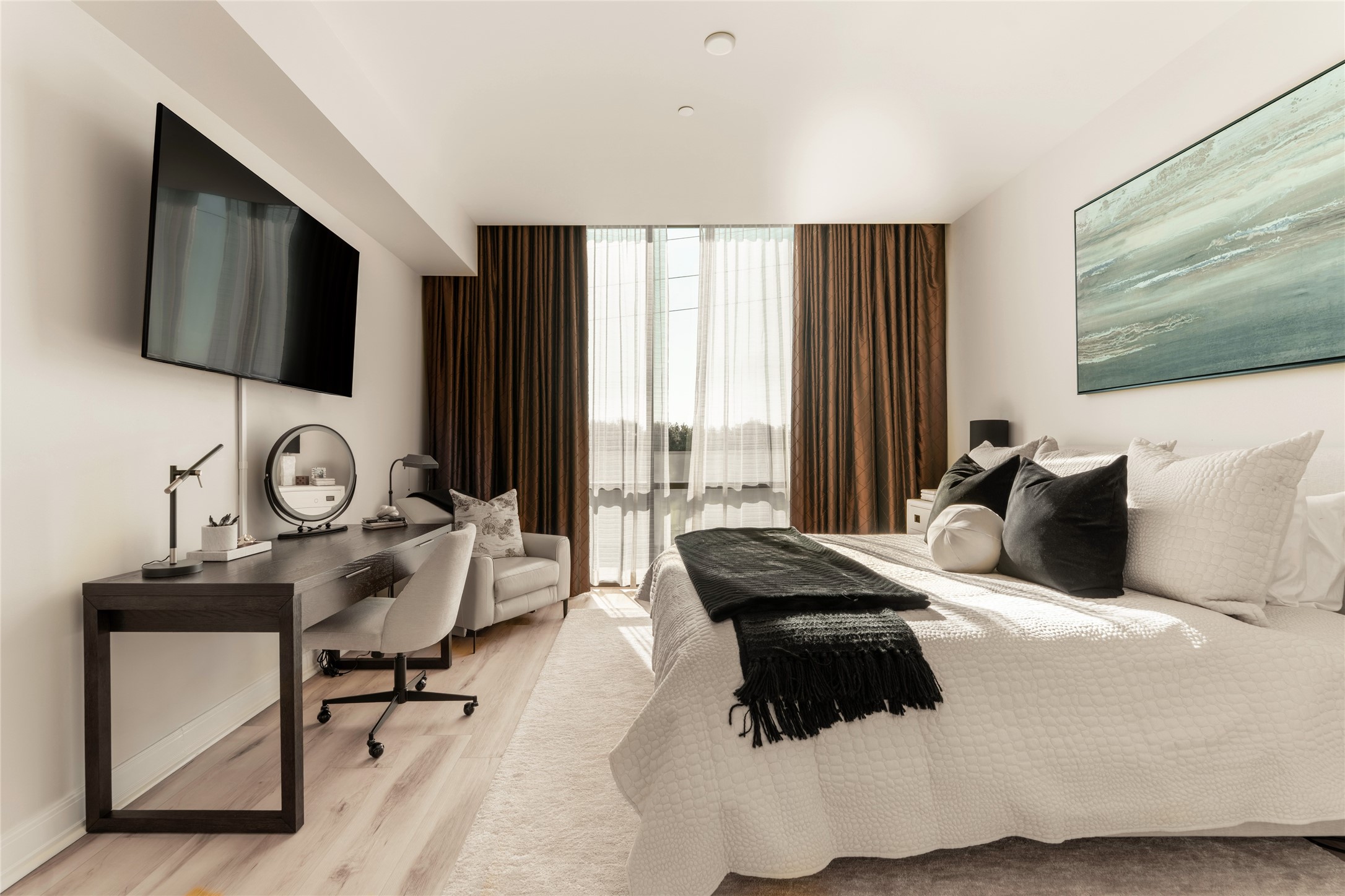 5656 N Central Expressway 207