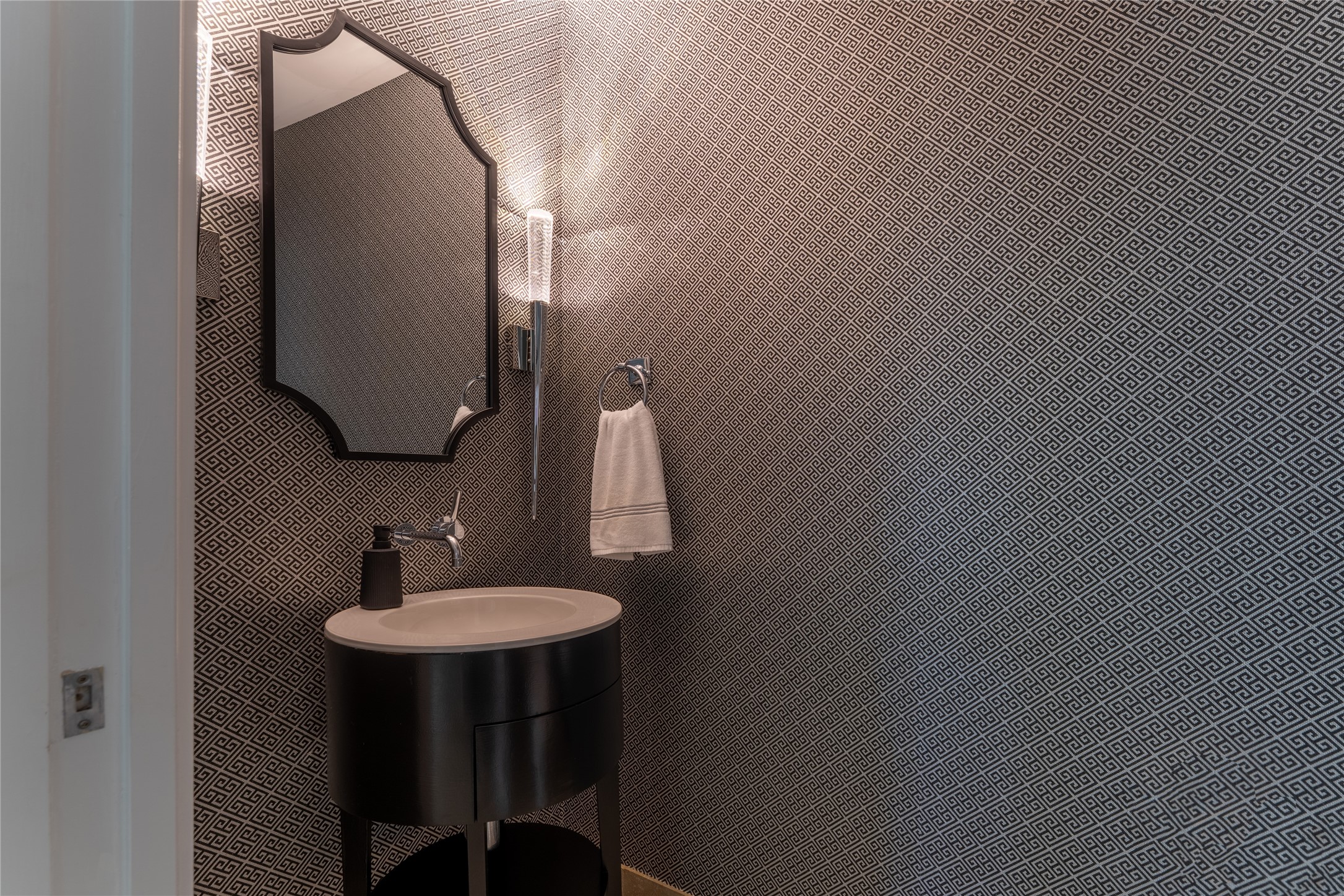 5656 N Central Expressway 207