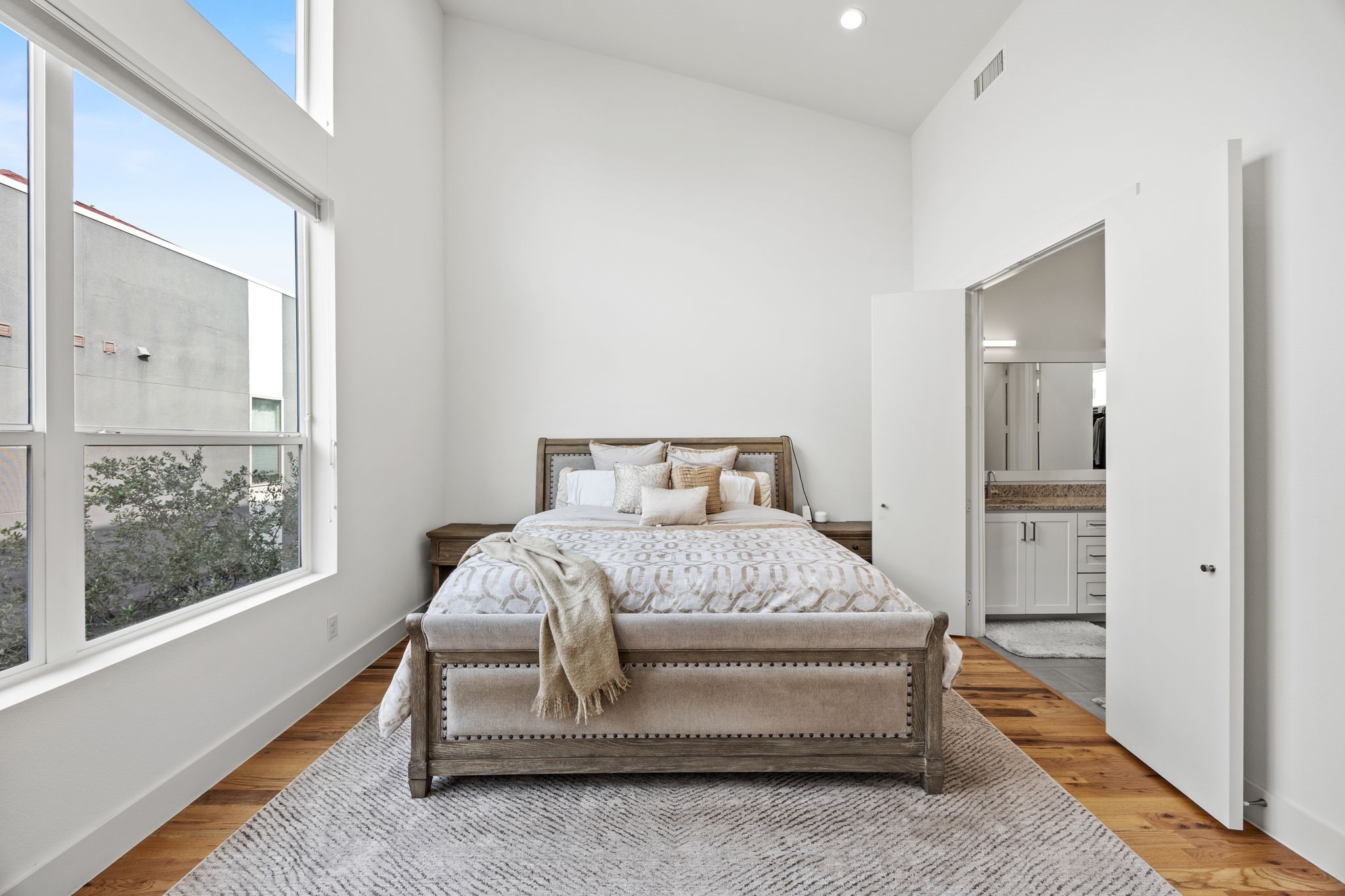 1840 Euclid Avenue 104