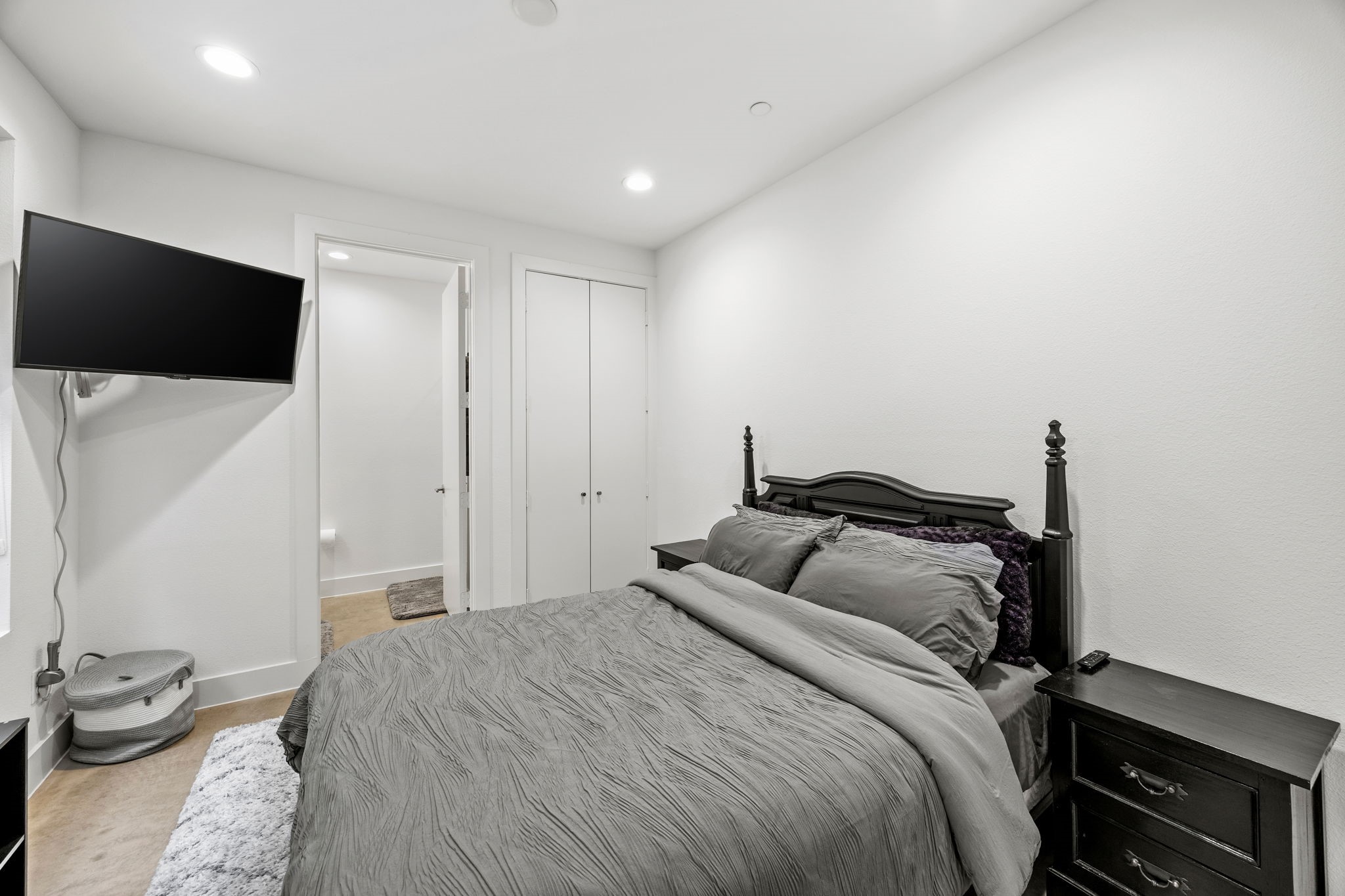 1840 Euclid Avenue 104