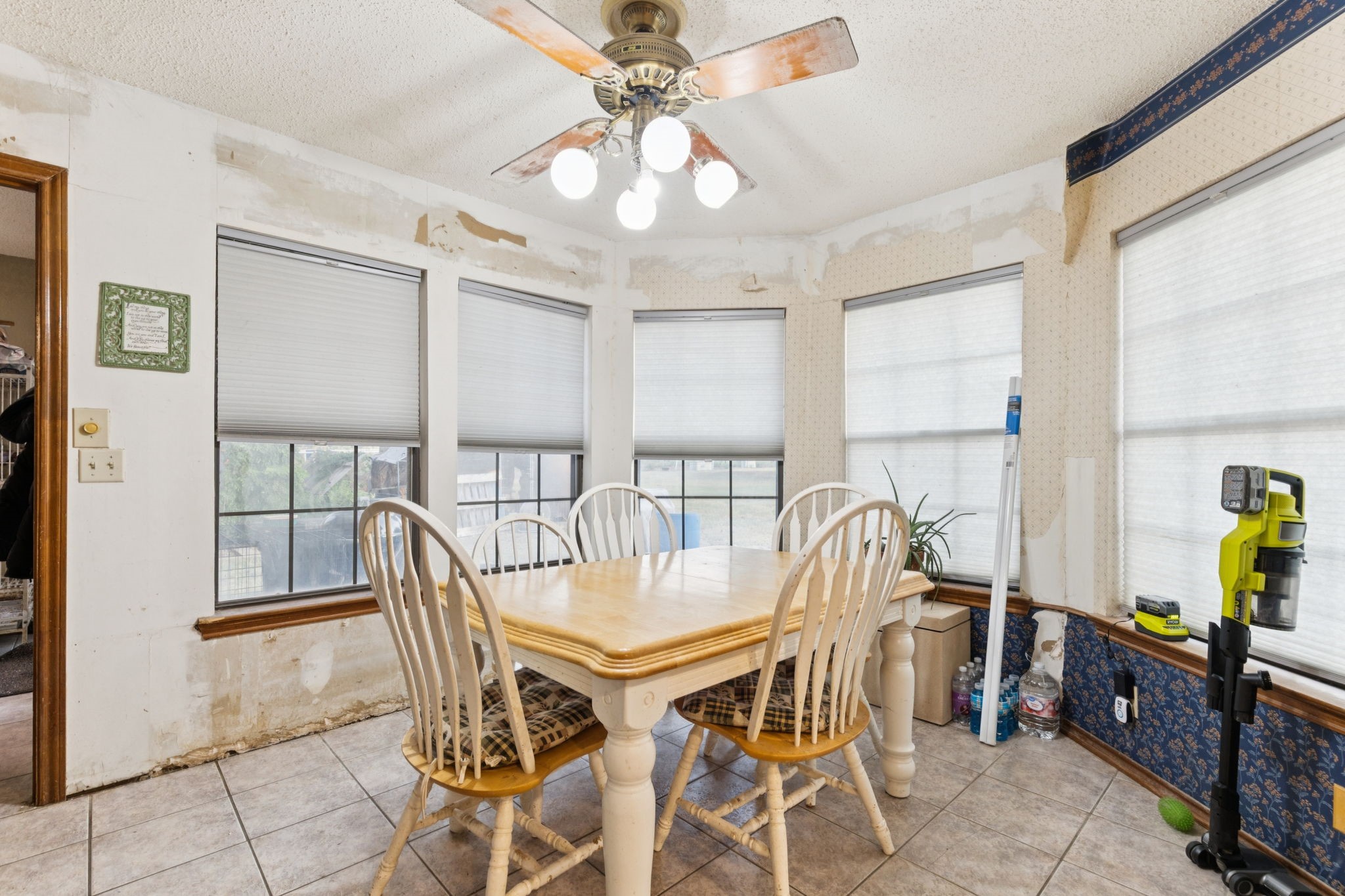 202 Blue Mound Road E