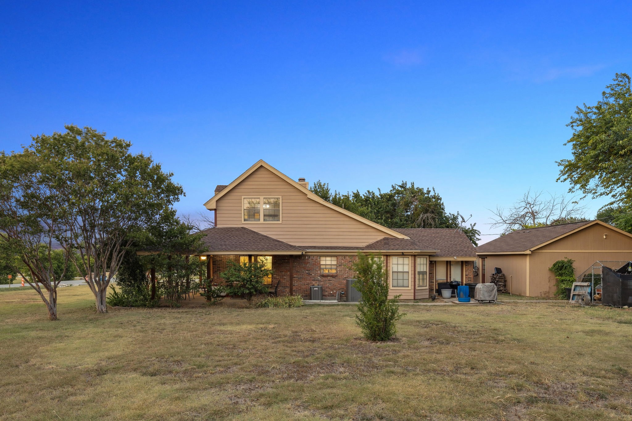 202 Blue Mound Road E