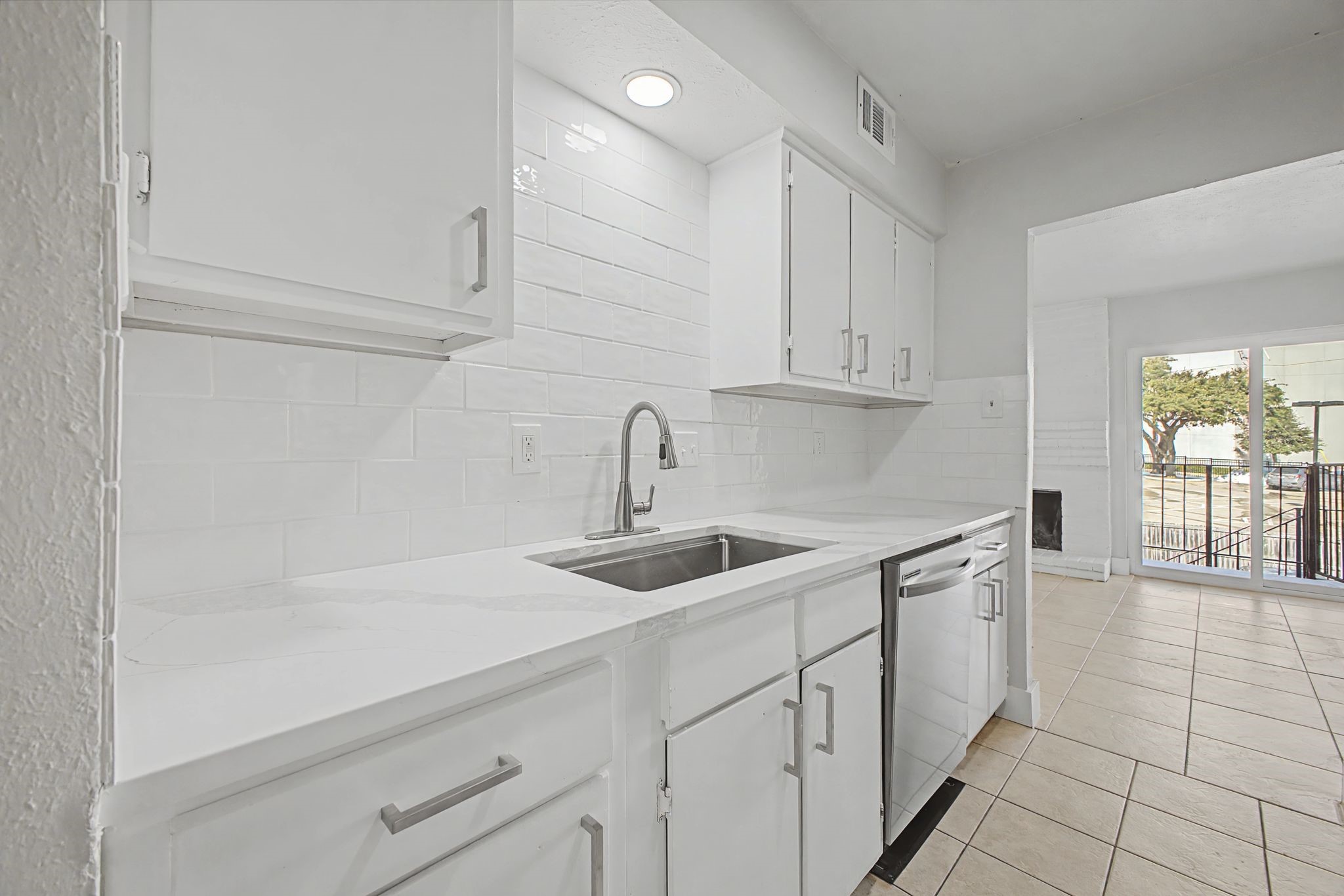 8095 Meadow Road 236