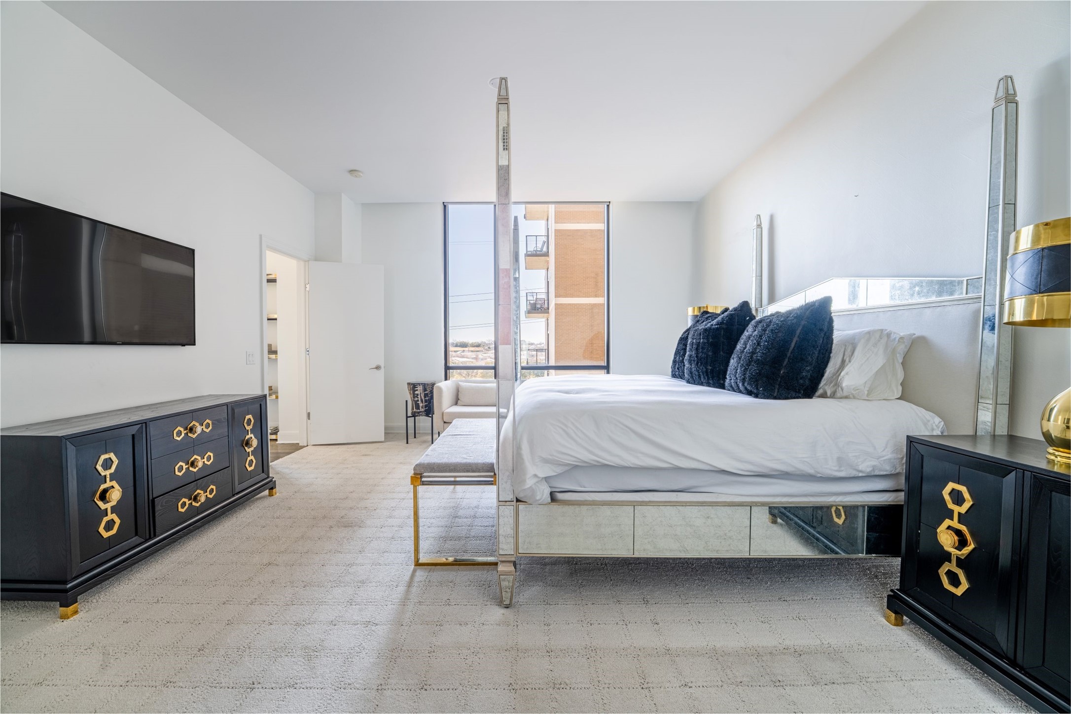 5656 N Central Expressway 400