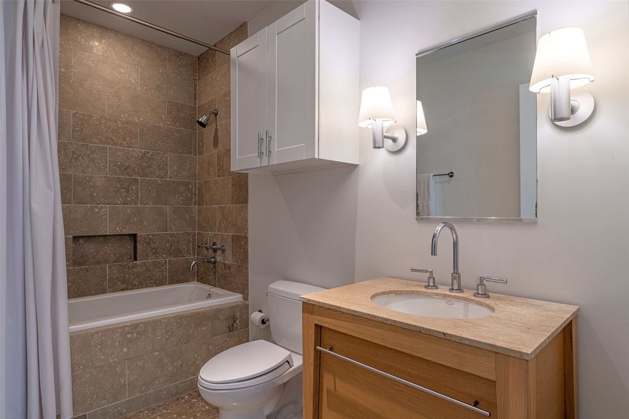 5656 N Central Expressway 400