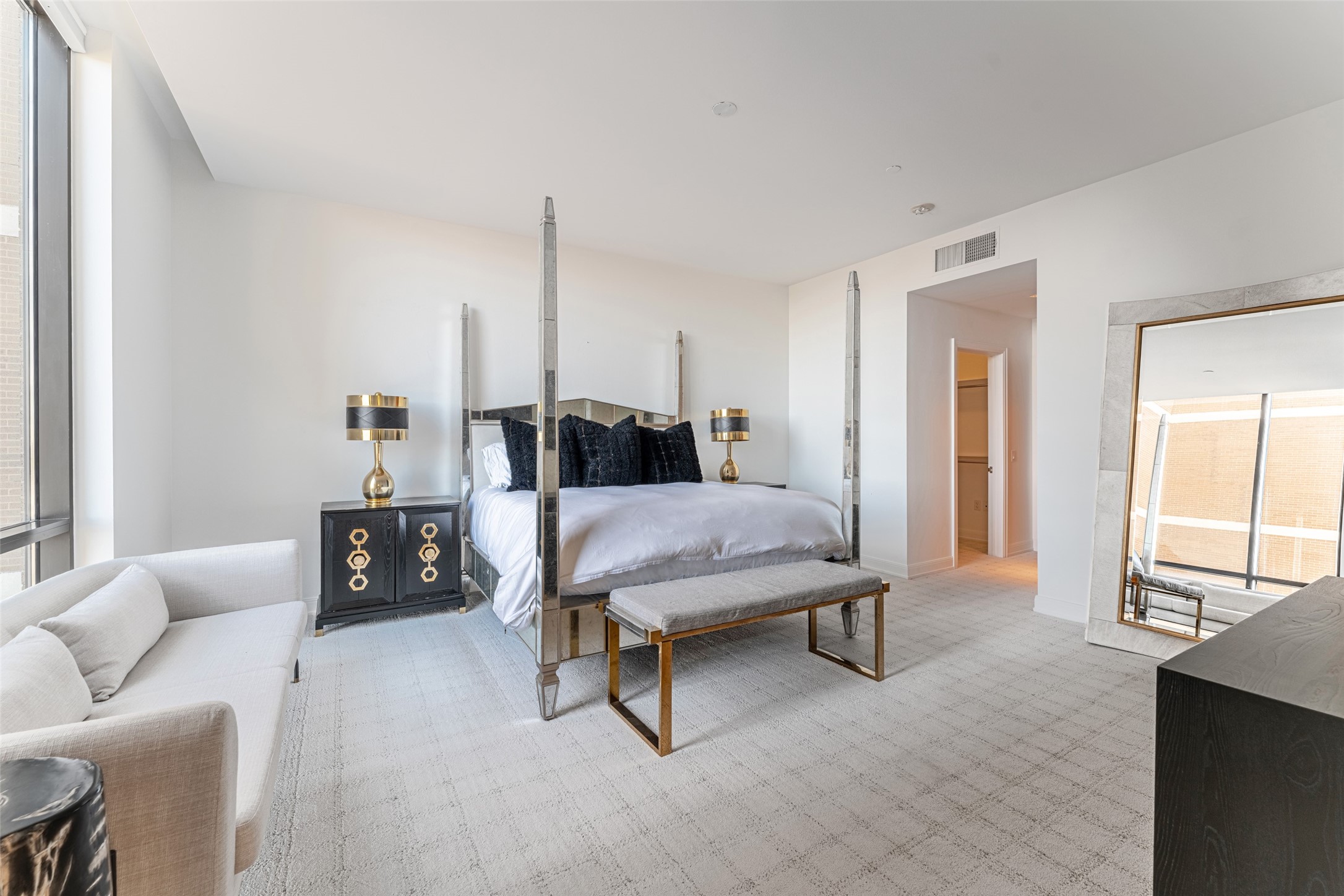 5656 N Central Expressway 400