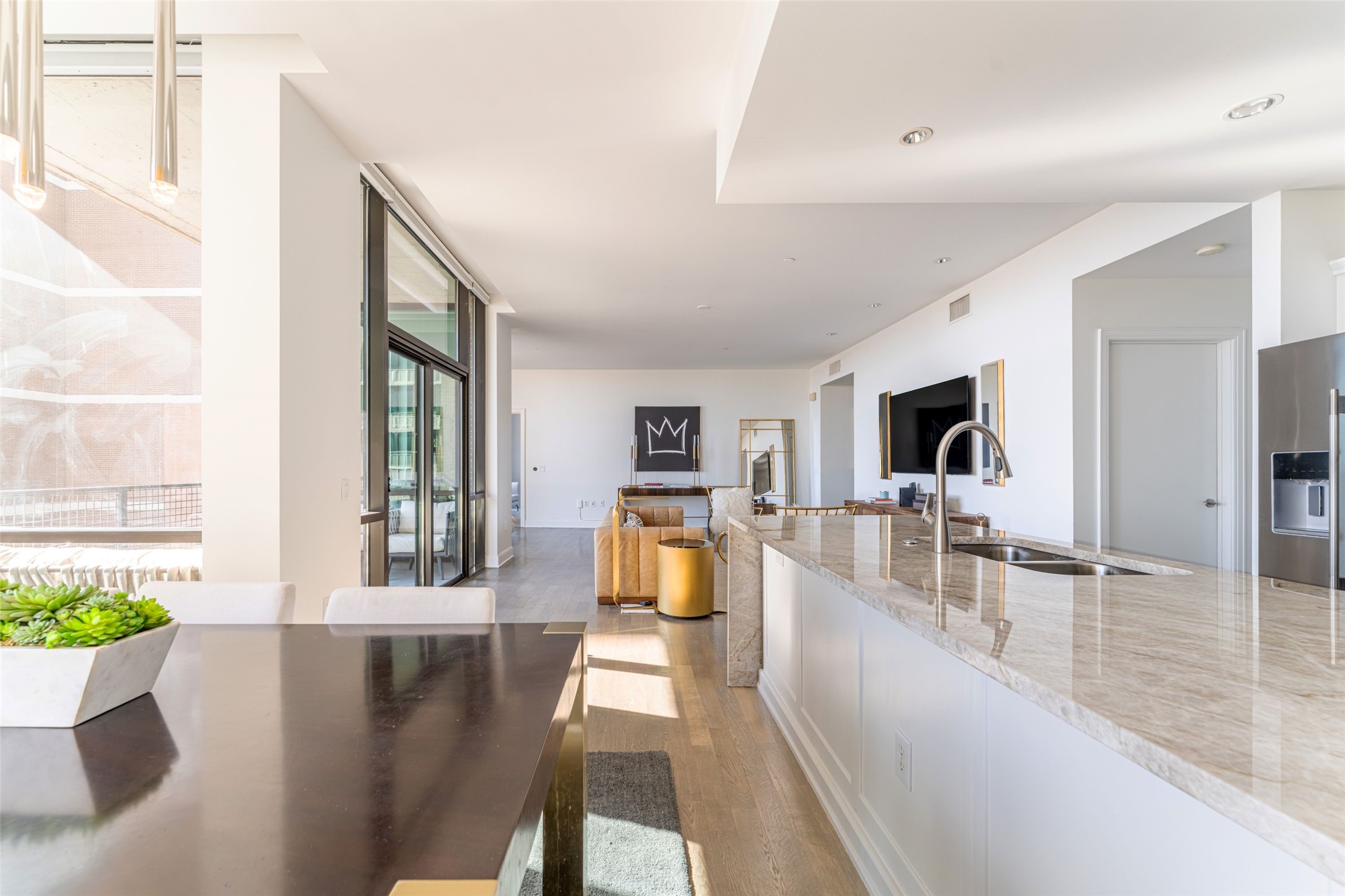 5656 N Central Expressway 400