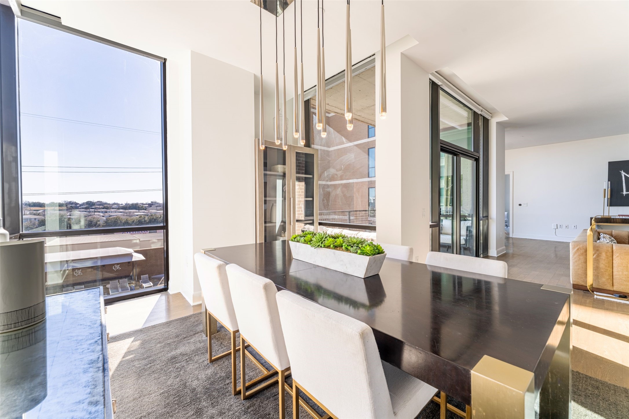 5656 N Central Expressway 400