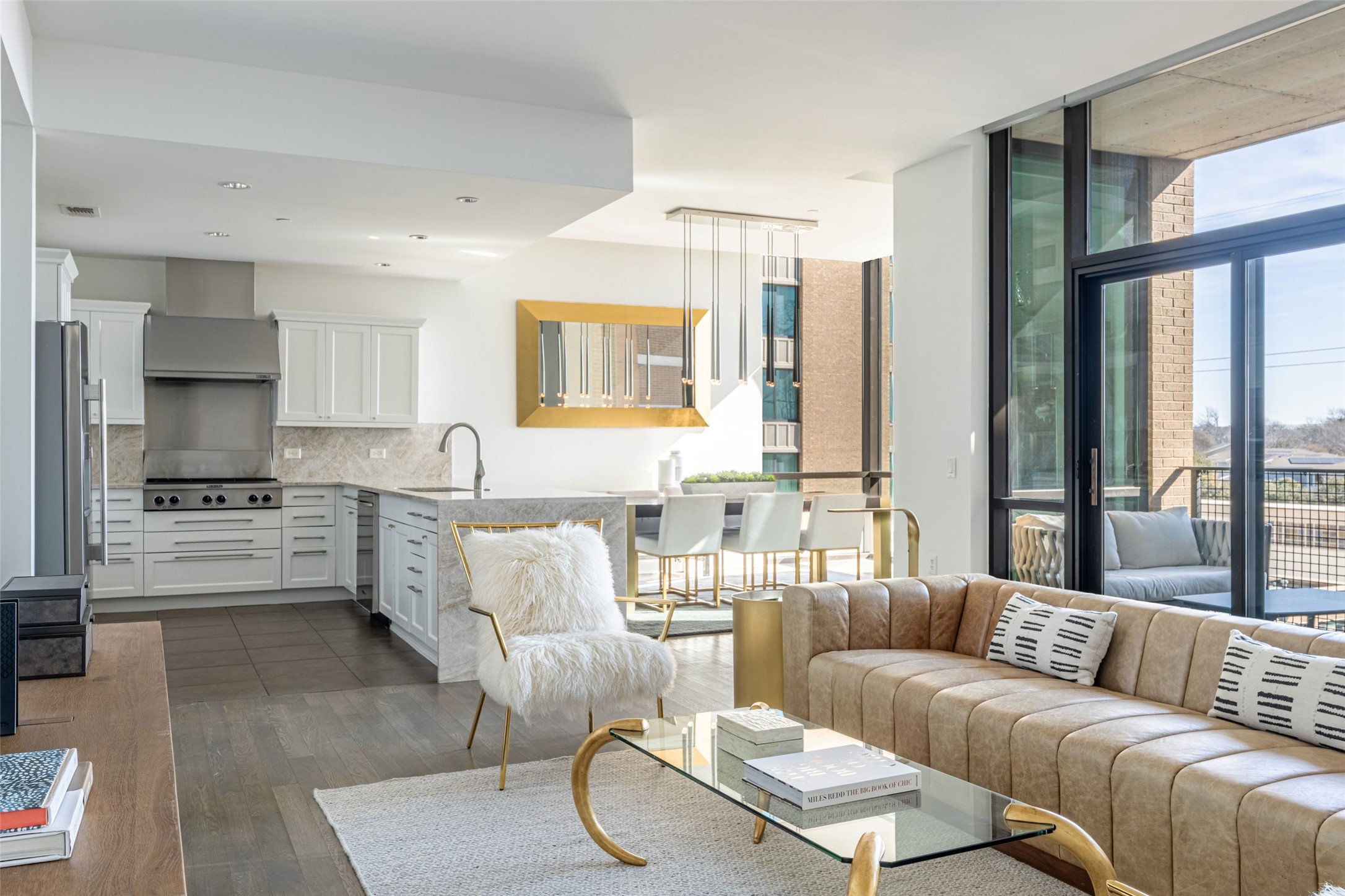 5656 N Central Expressway 400