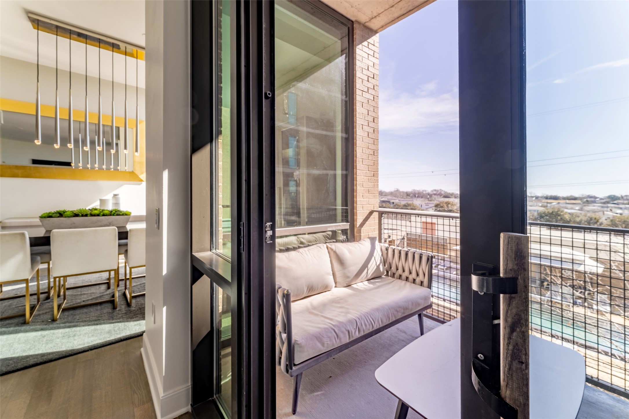 5656 N Central Expressway 400