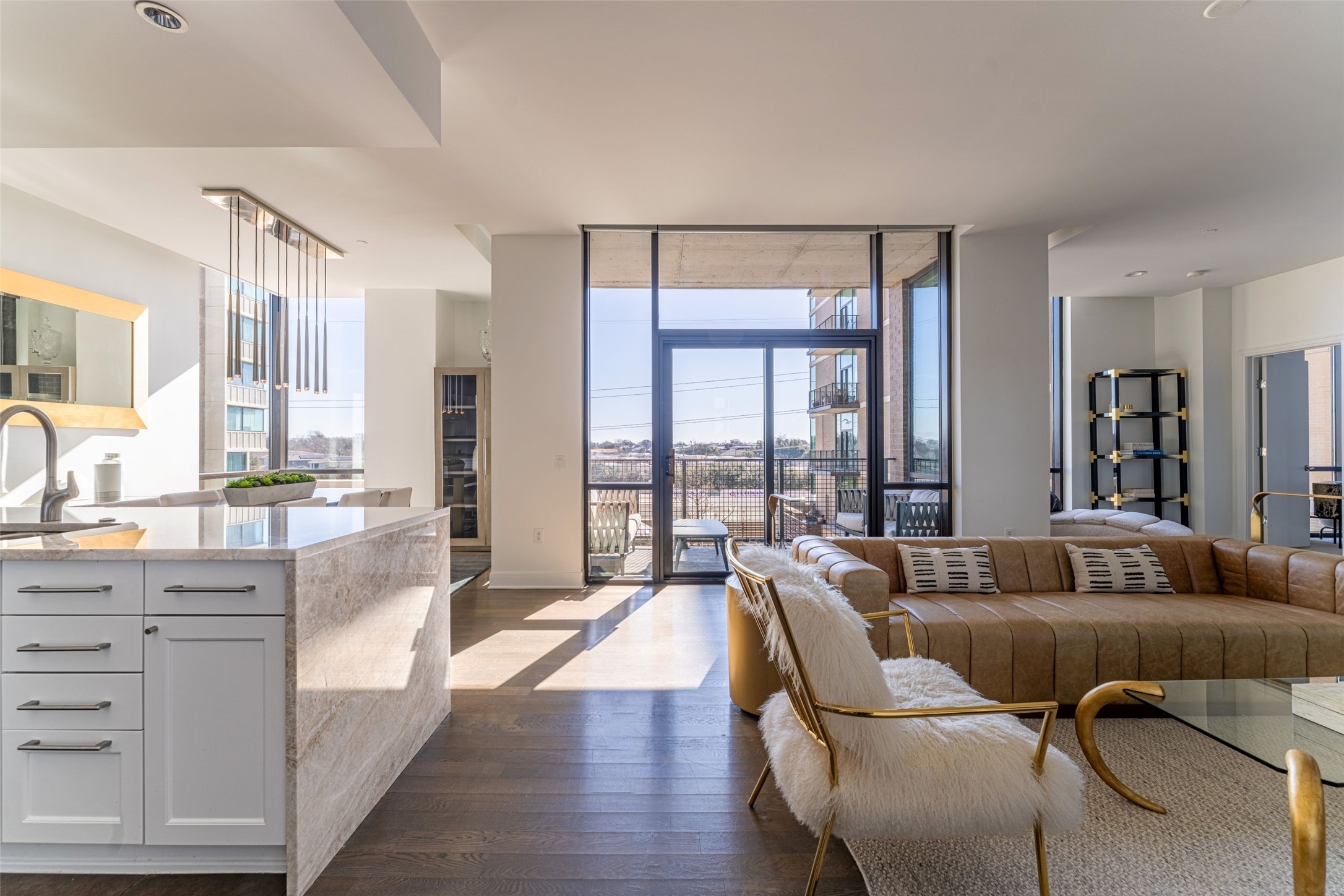 5656 N Central Expressway 400