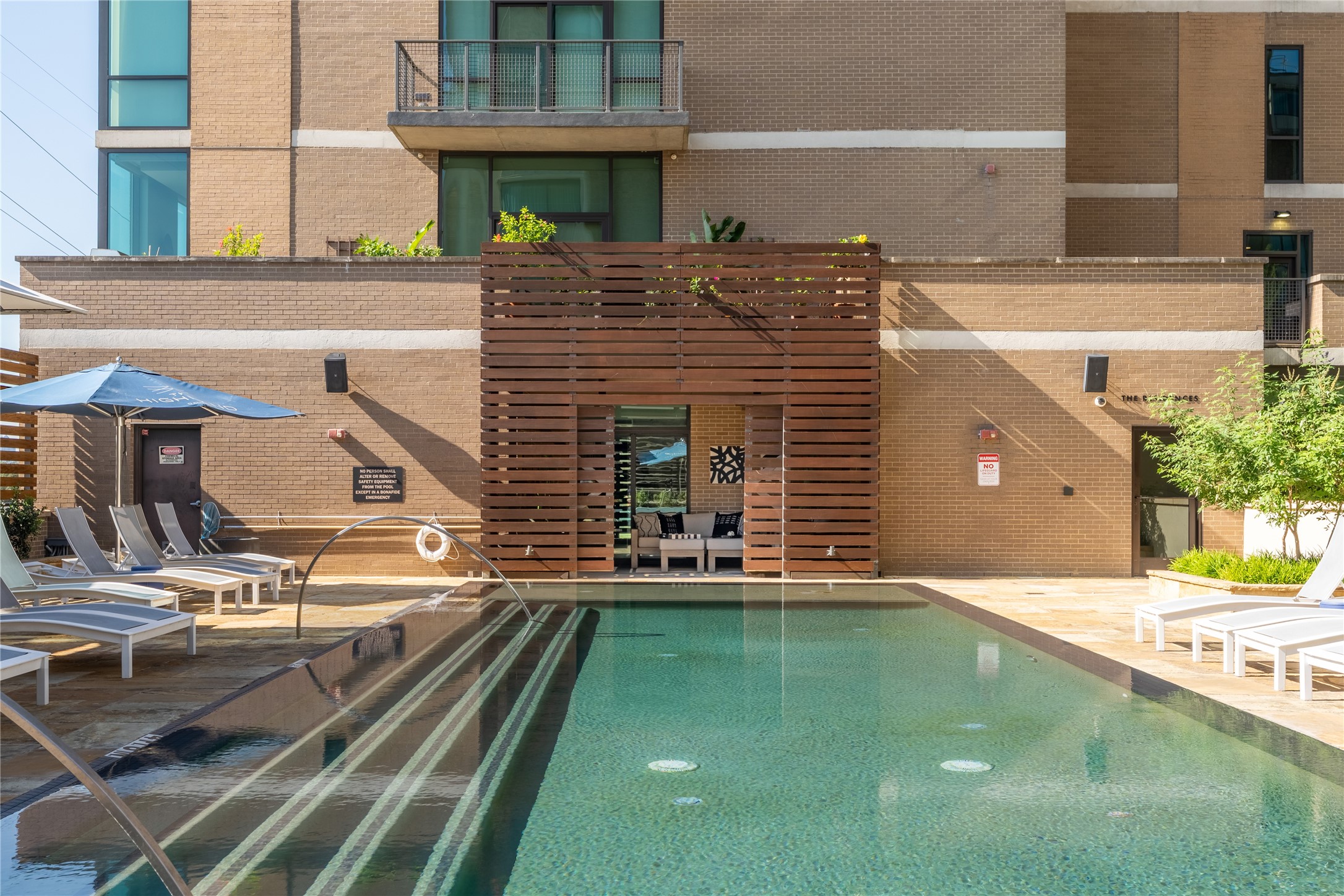 5656 N Central Expressway 400