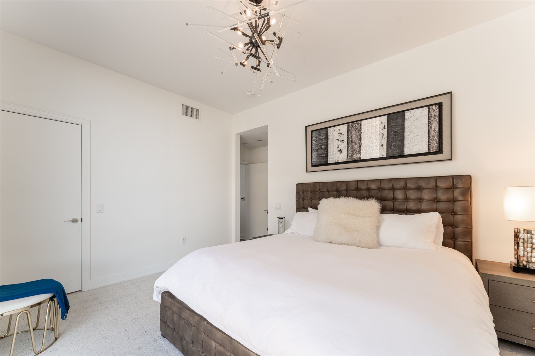 5656 N Central Expressway 400