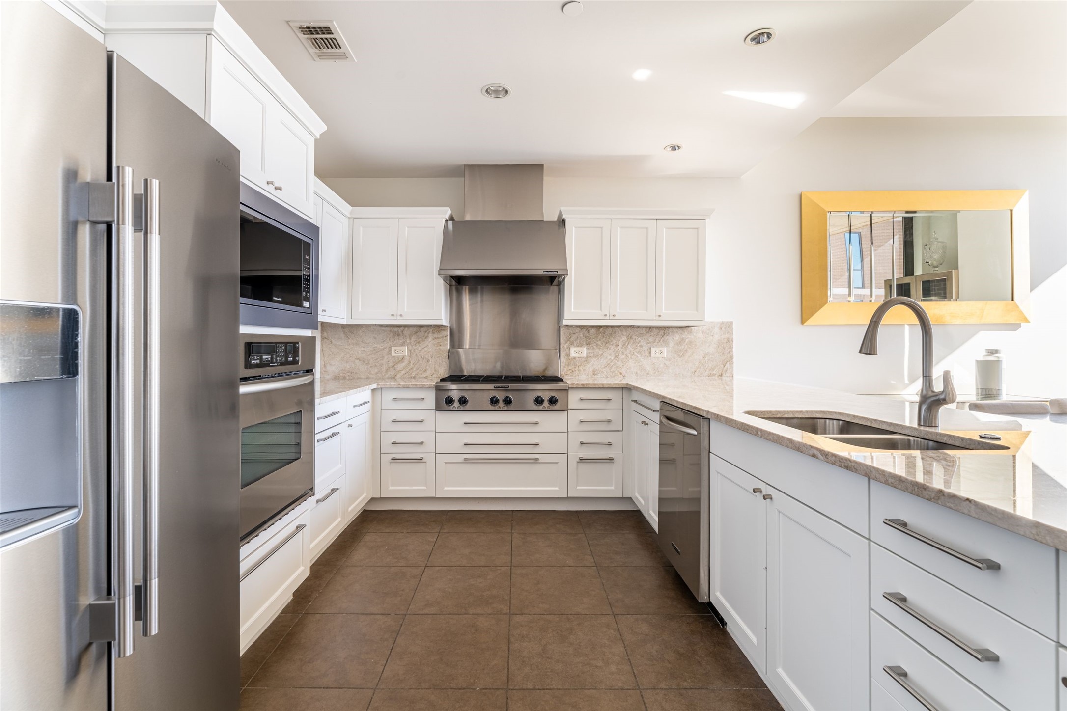 5656 N Central Expressway 400