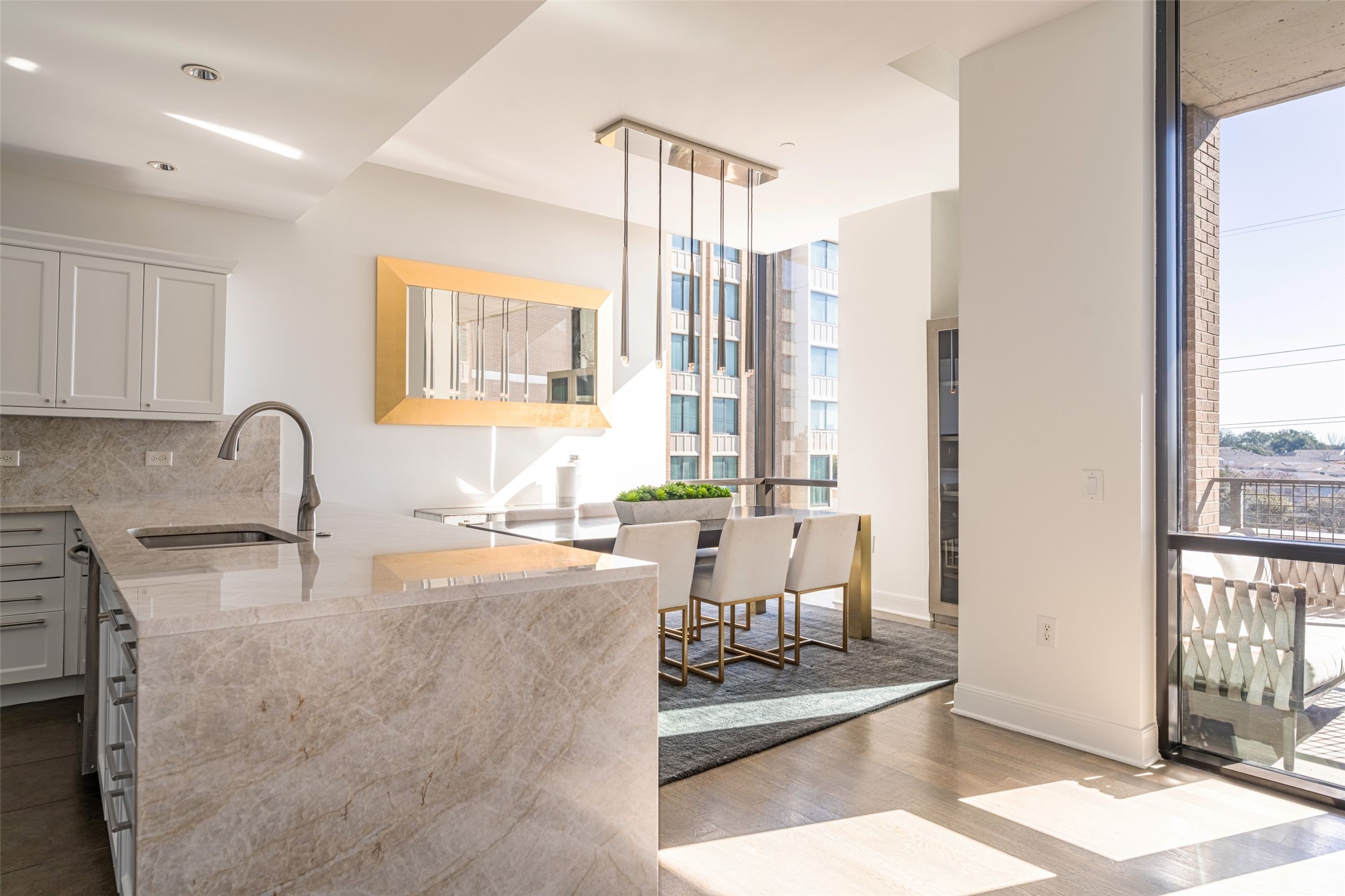 5656 N Central Expressway 400