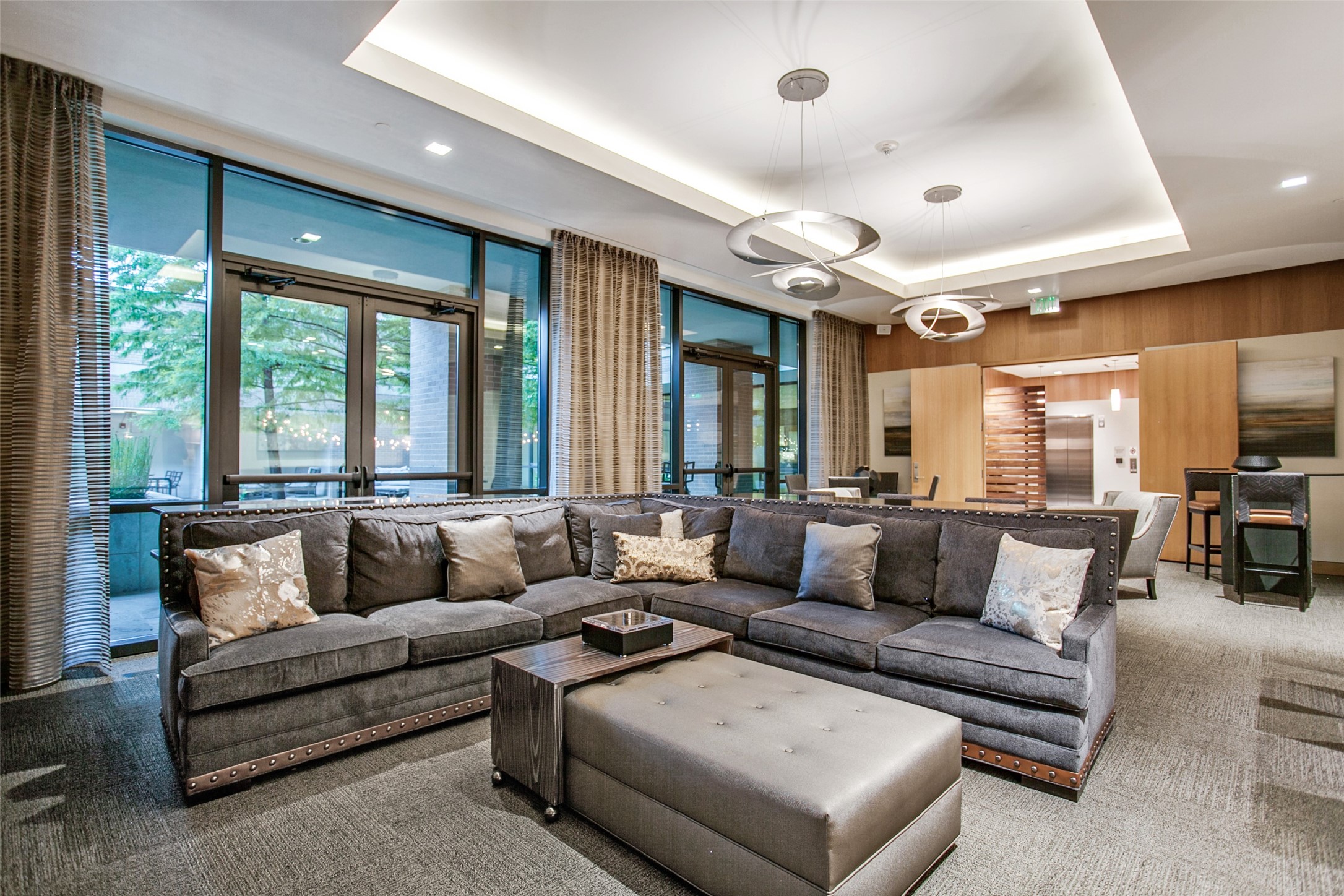 5656 N Central Expressway 400