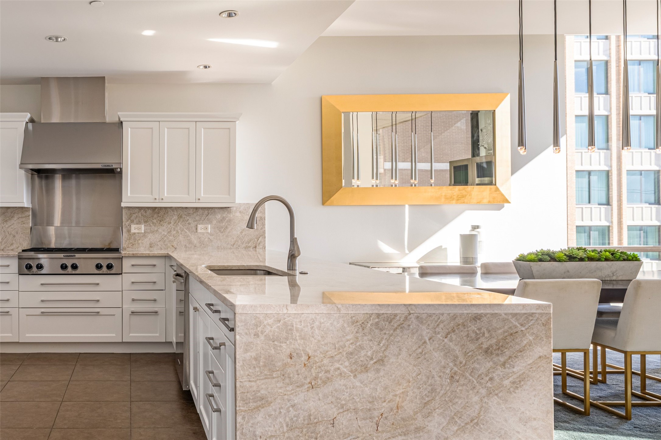 5656 N Central Expressway 400