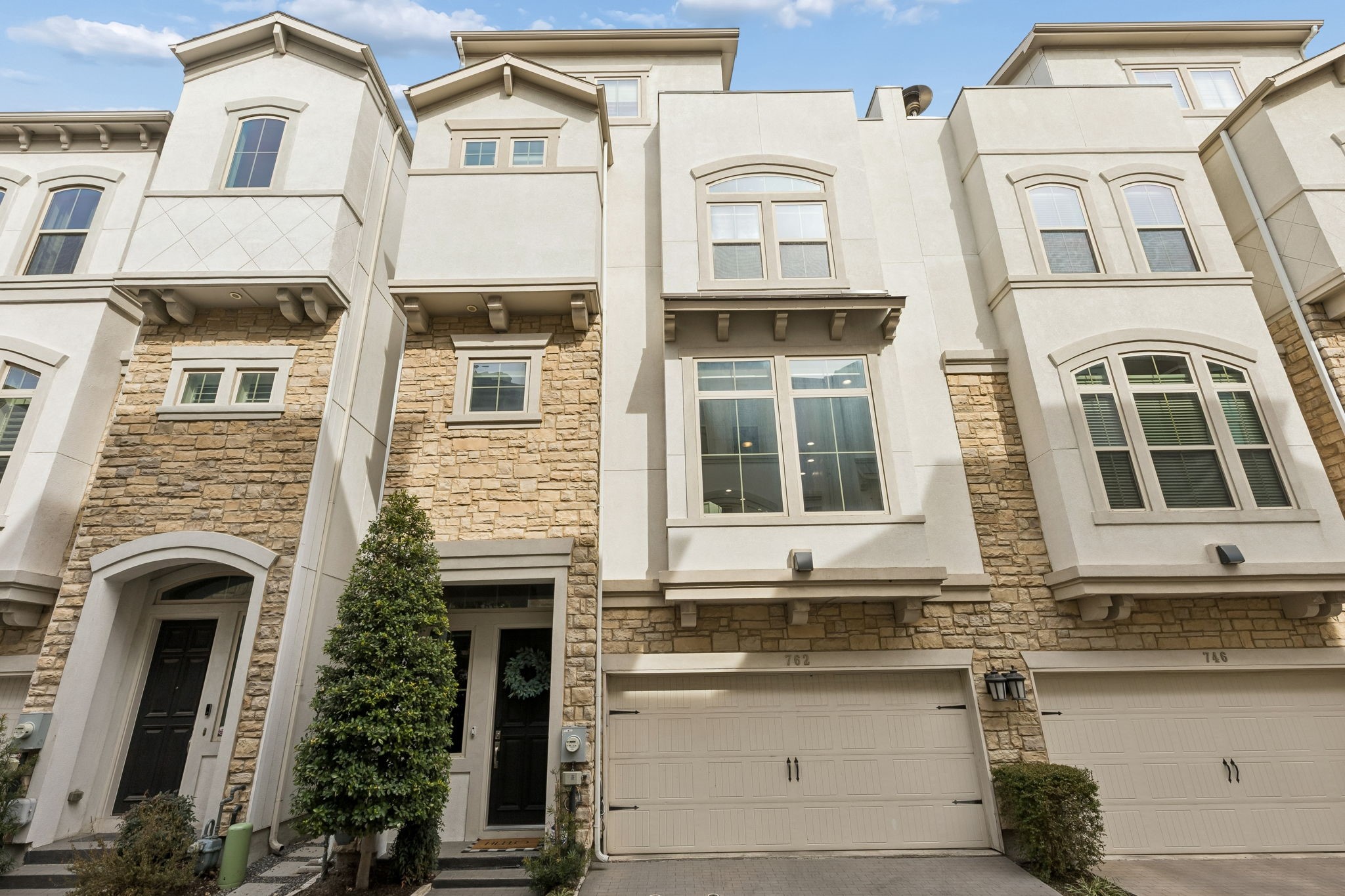 762 Spanish Oaks Place