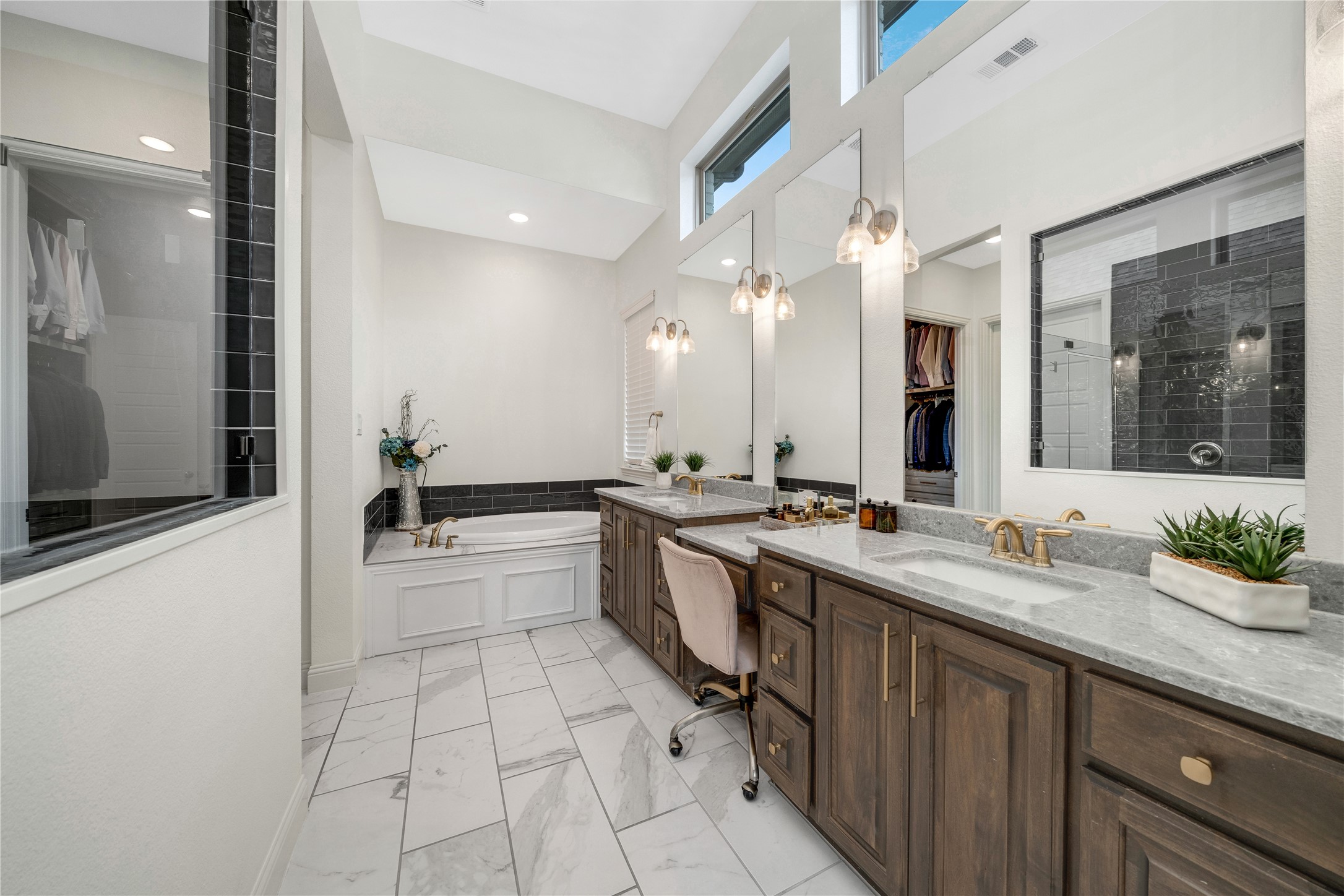 8804 Autumn Lake Trail