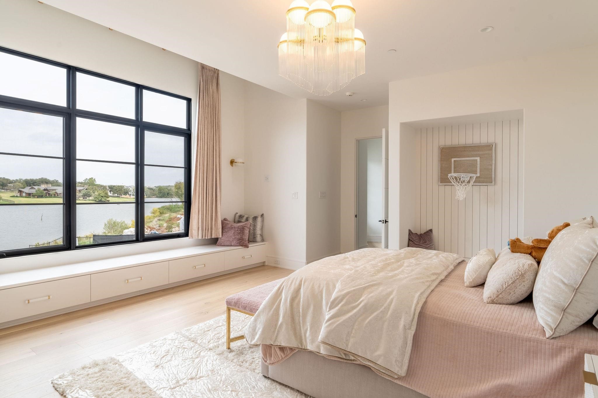 1888 Lakeshore Drive