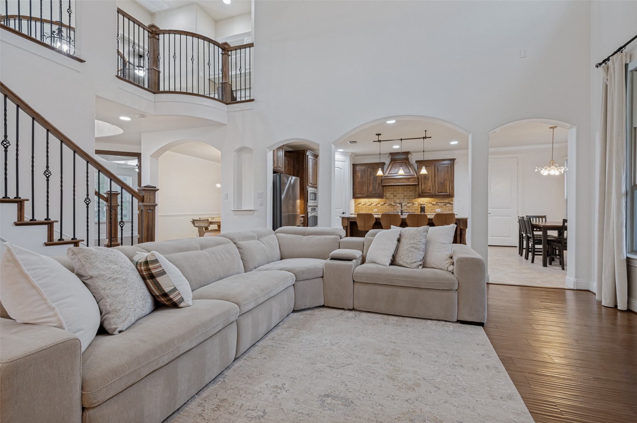 2747 Waverley Drive