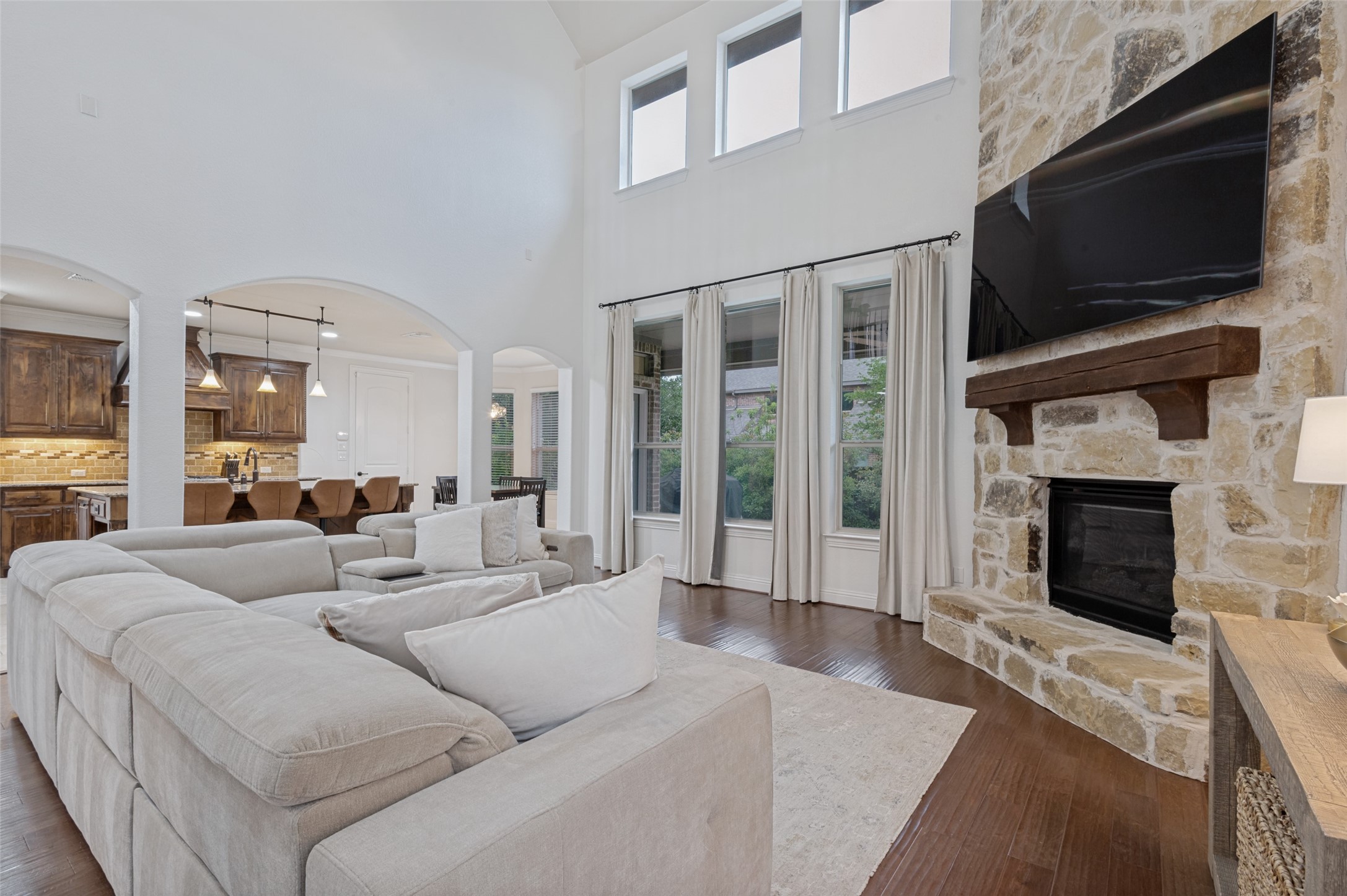 2747 Waverley Drive