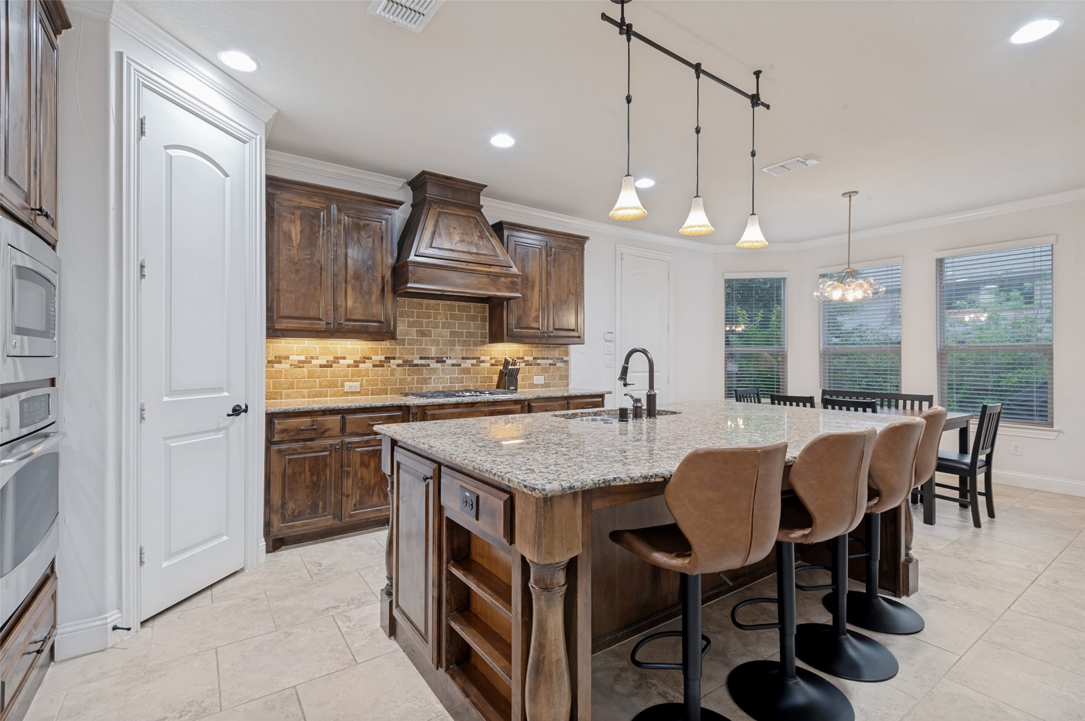 2747 Waverley Drive
