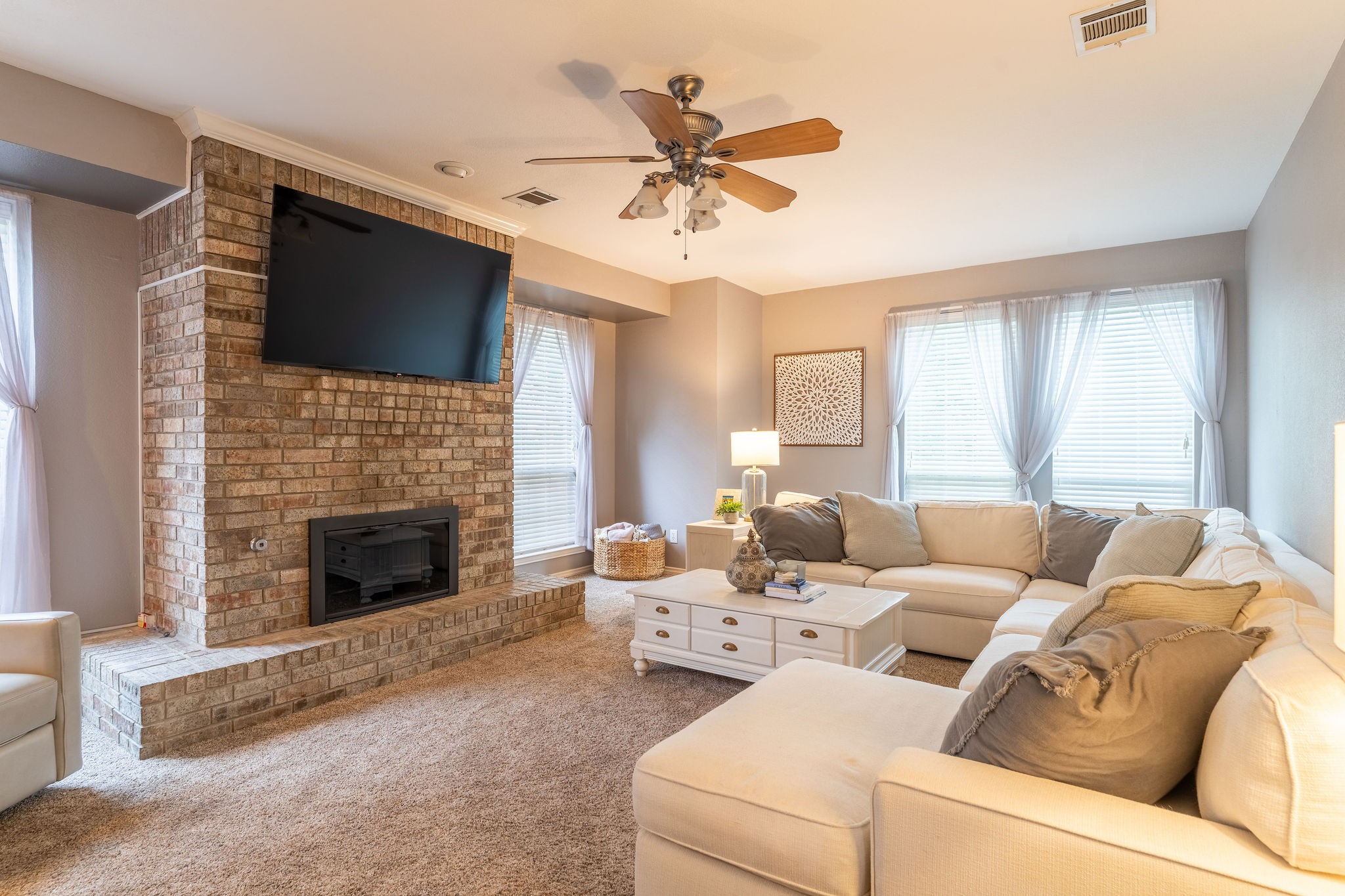 8409 Luna Drive